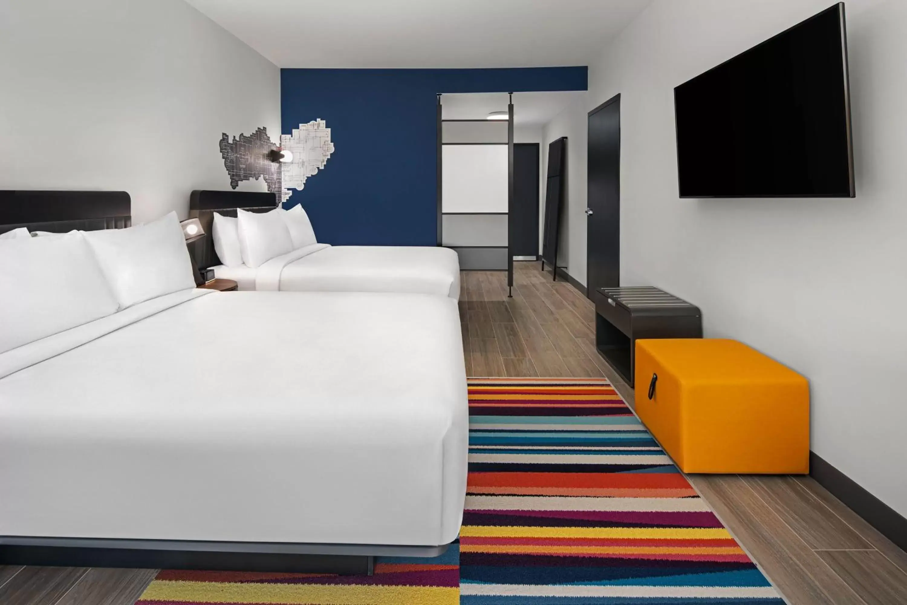 Photo of the whole room, Bed in Aloft Katy Mills