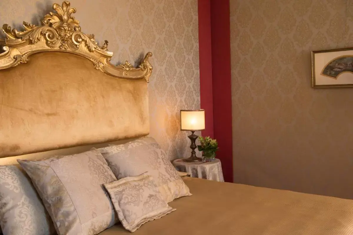 Bed in Hotel Metropole Venezia