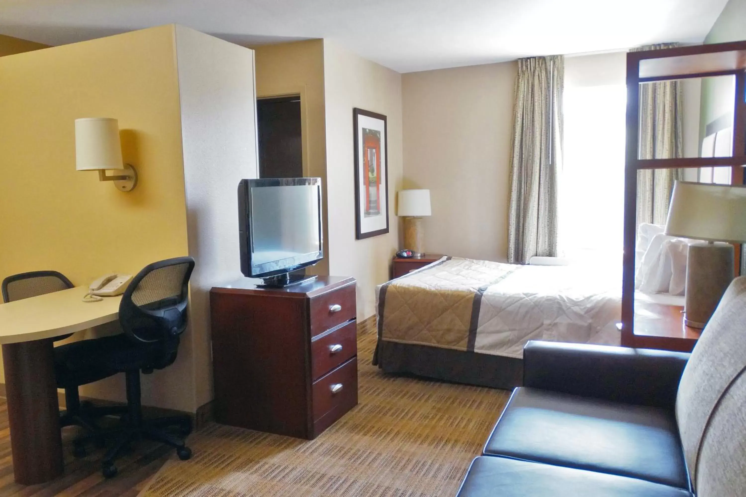 Bed, TV/Entertainment Center in Extended Stay America Suites - Memphis - Wolfchase Galleria