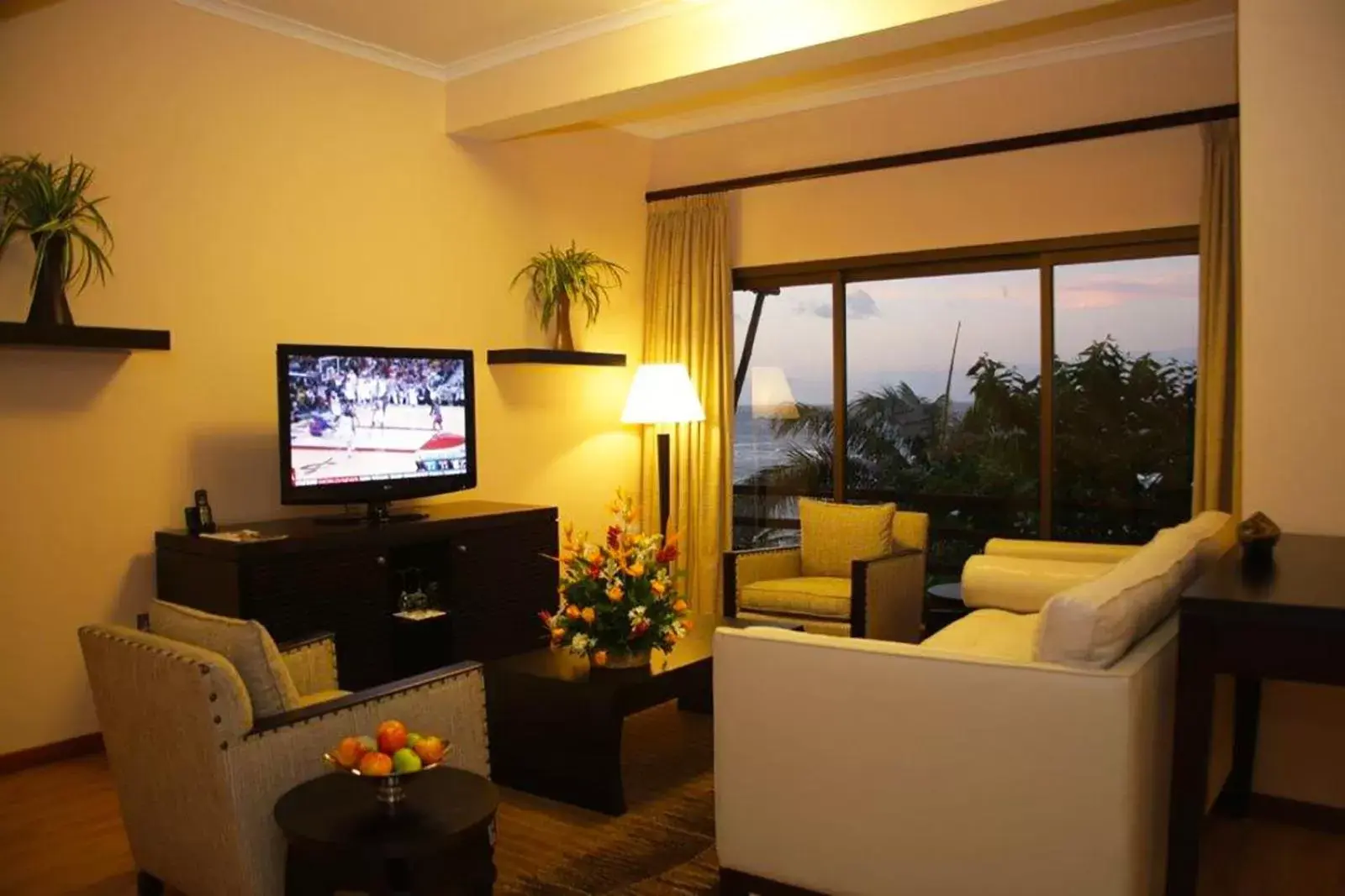 Living room in Sea Cliff Hotel