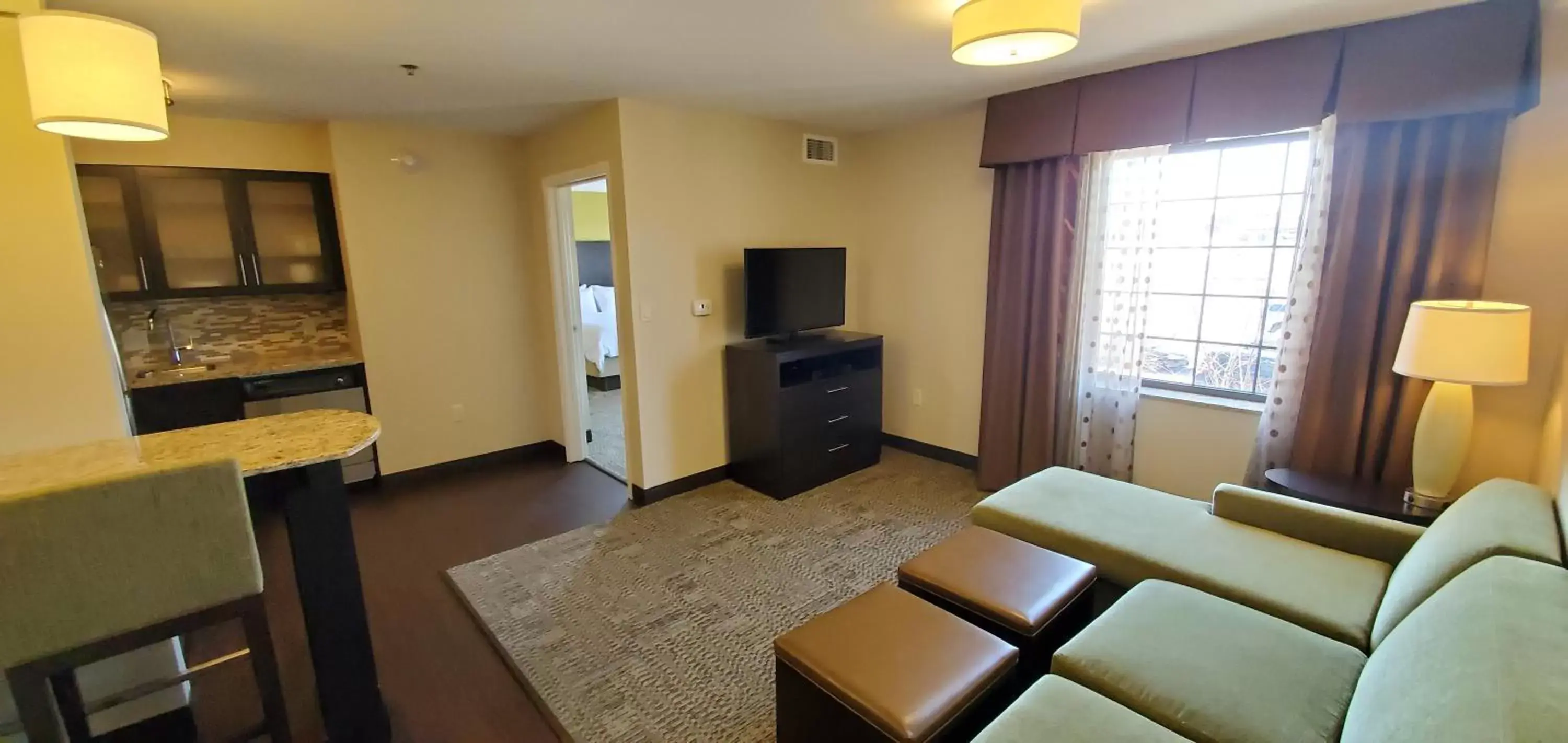 Photo of the whole room, Seating Area in Staybridge Suites Eau Claire - Altoona, an IHG Hotel