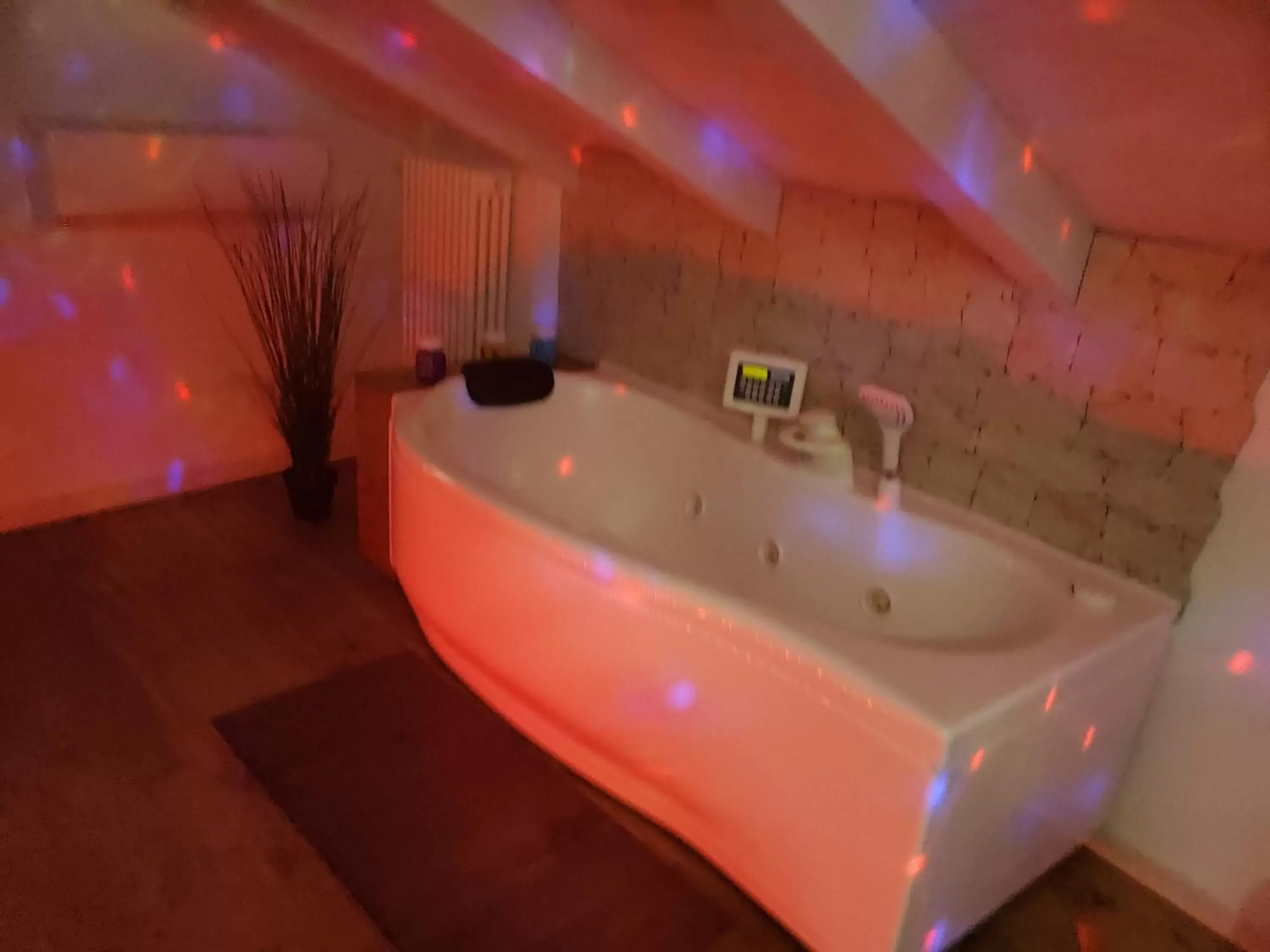 Hot Tub in L'edera