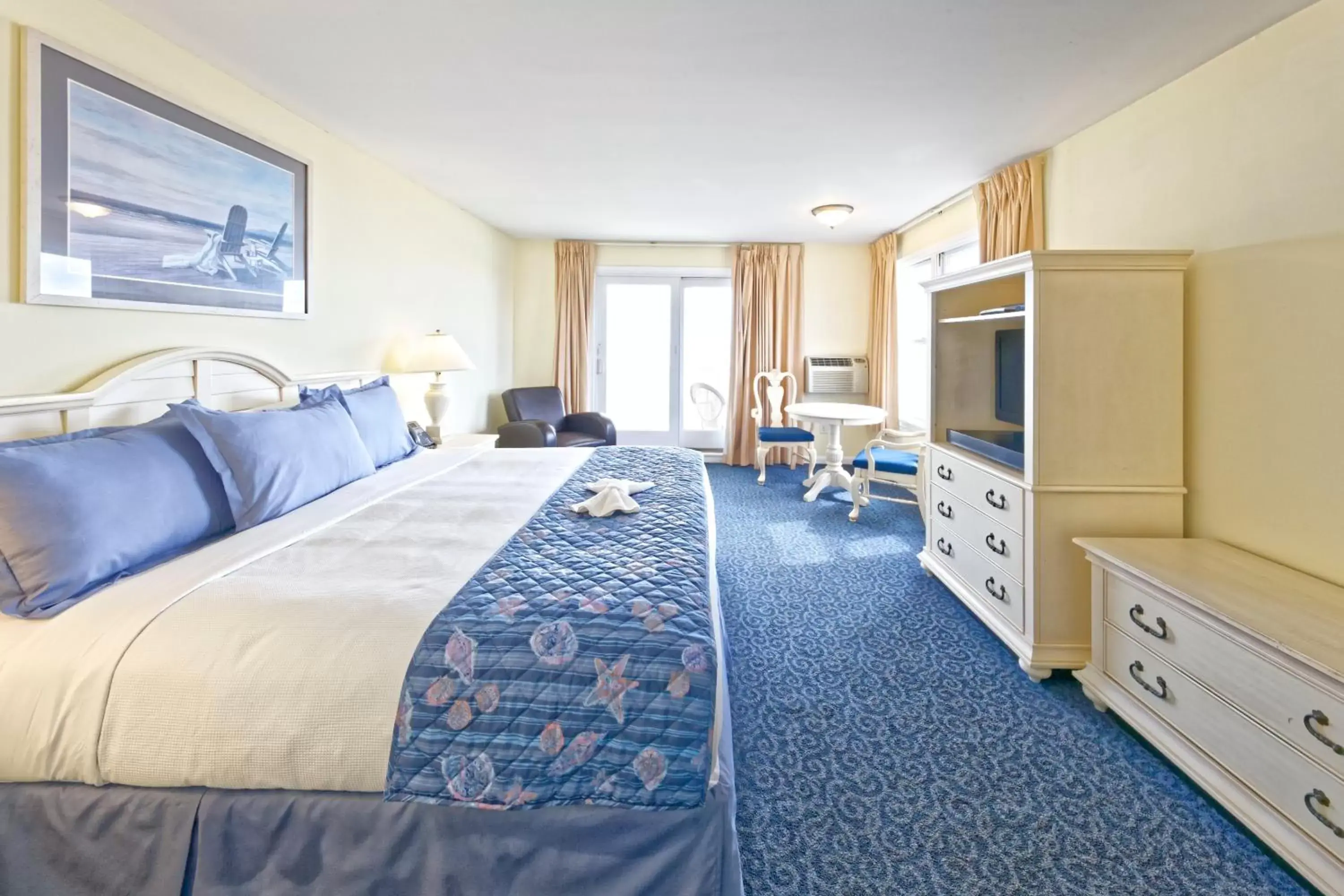 Photo of the whole room, Bed in Drifting Sands Oceanfront Hotel