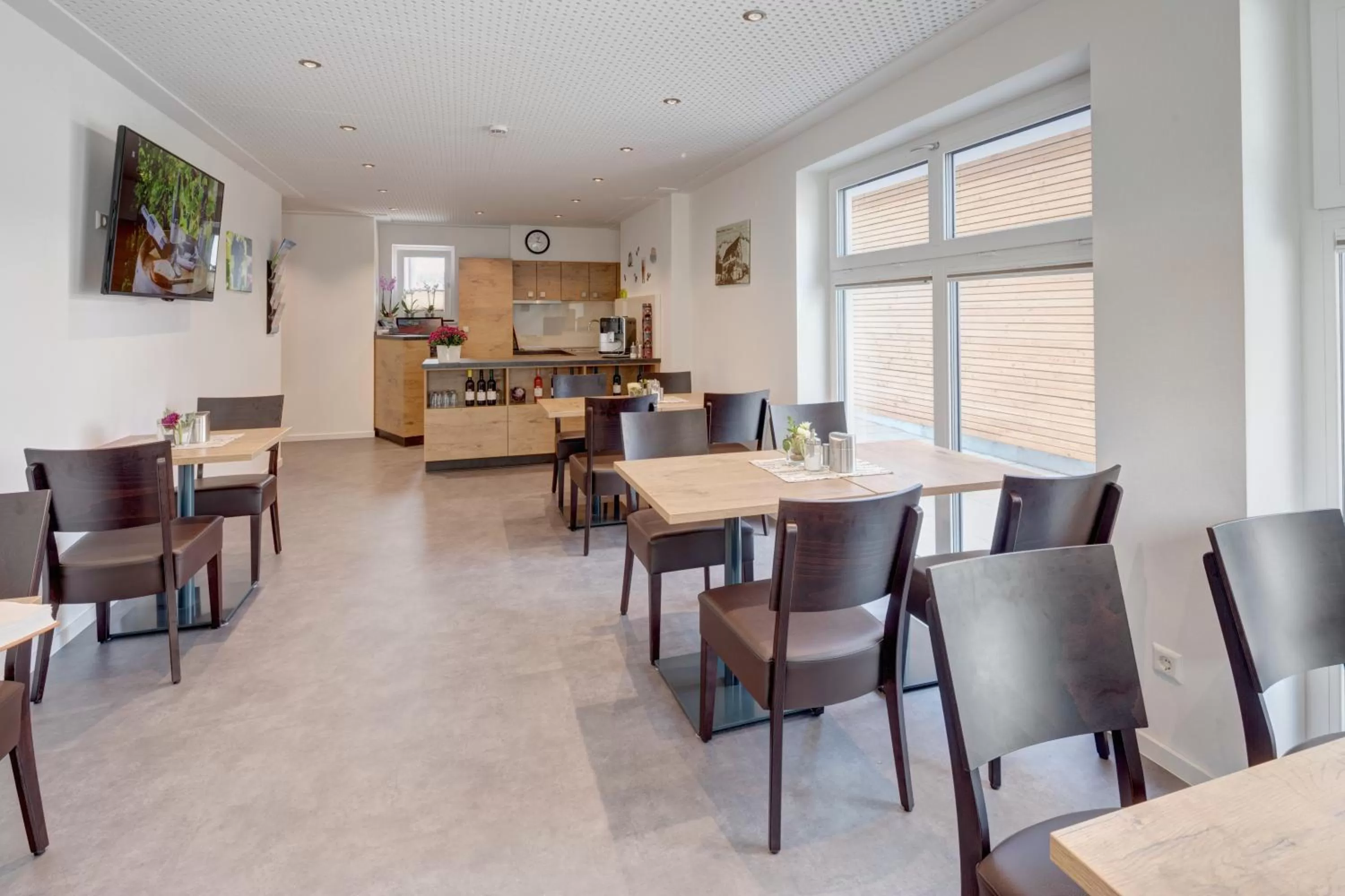 Communal lounge/ TV room in Vinotel Heinz J. Schwab