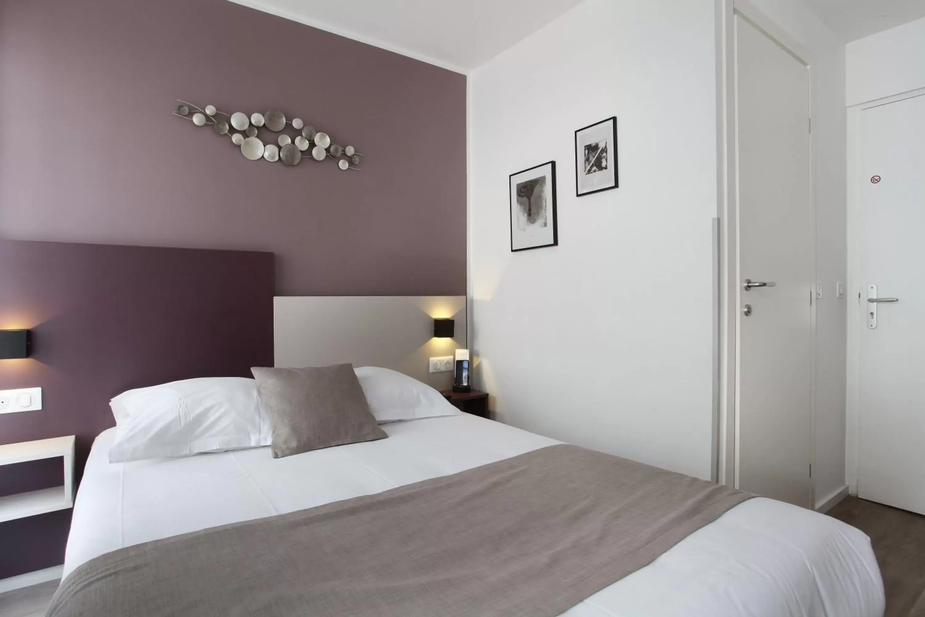 Bedroom, Bed in L'alcôve Hôtel
