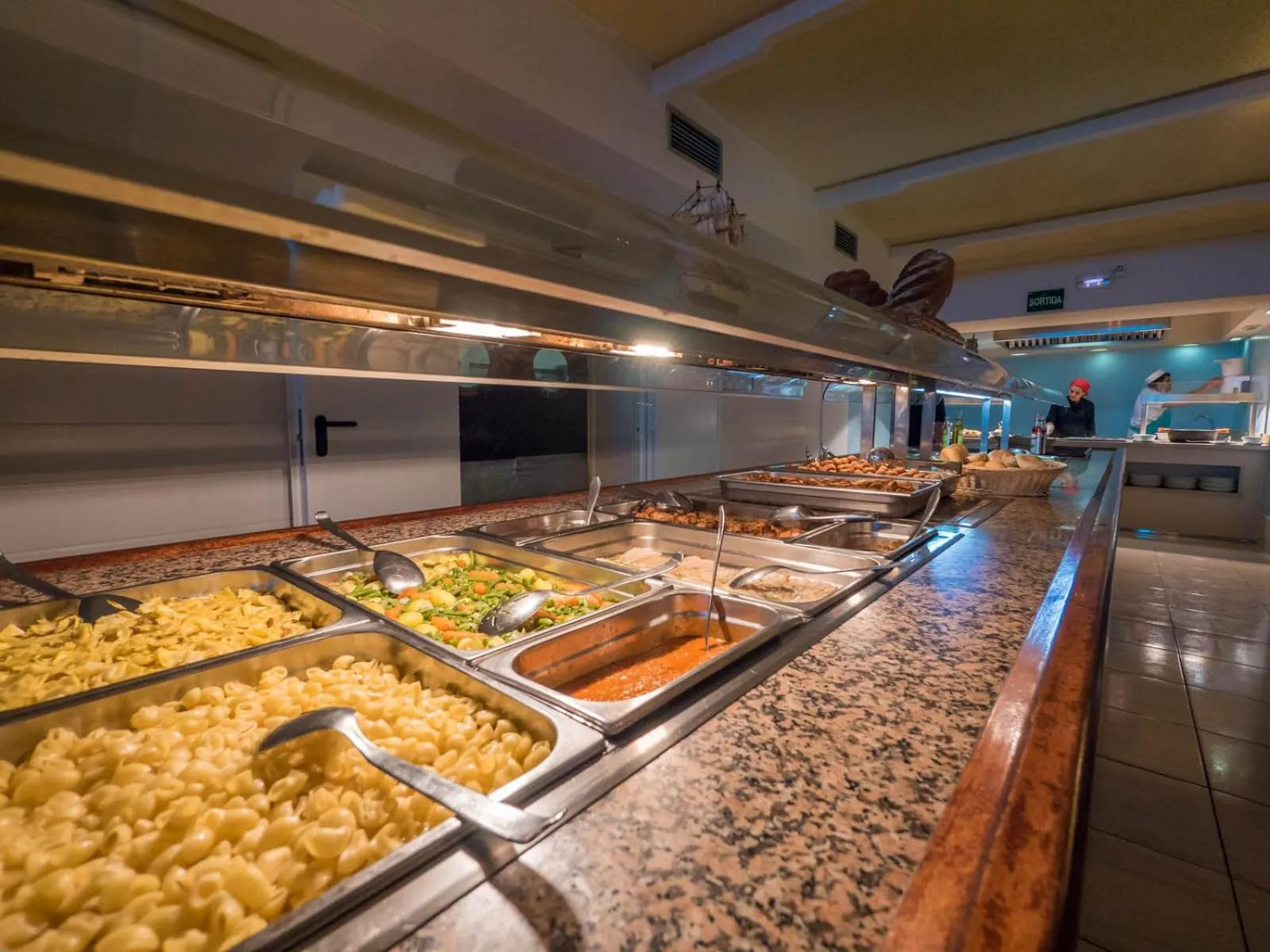 Restaurant/places to eat in Hotel Golden Sand