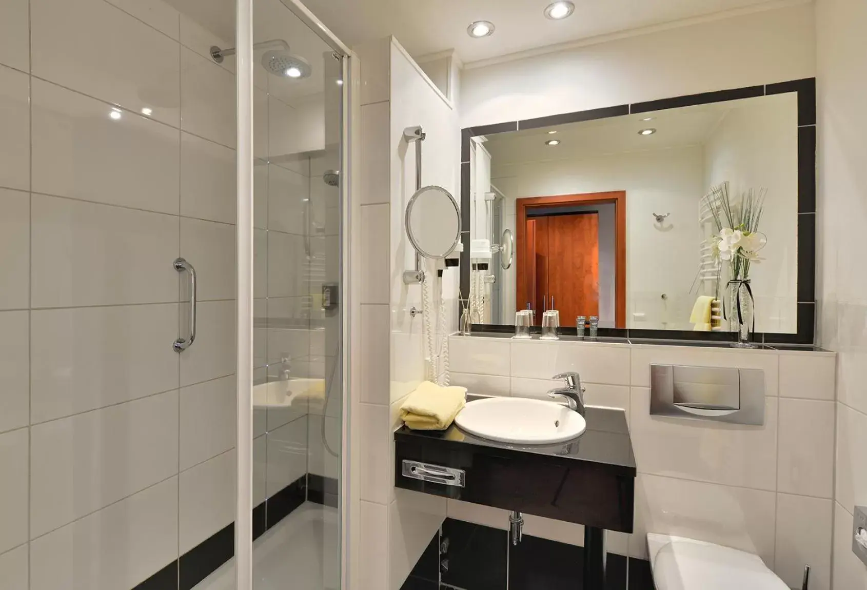 Shower, Bathroom in Hotel Caroline Mathilde