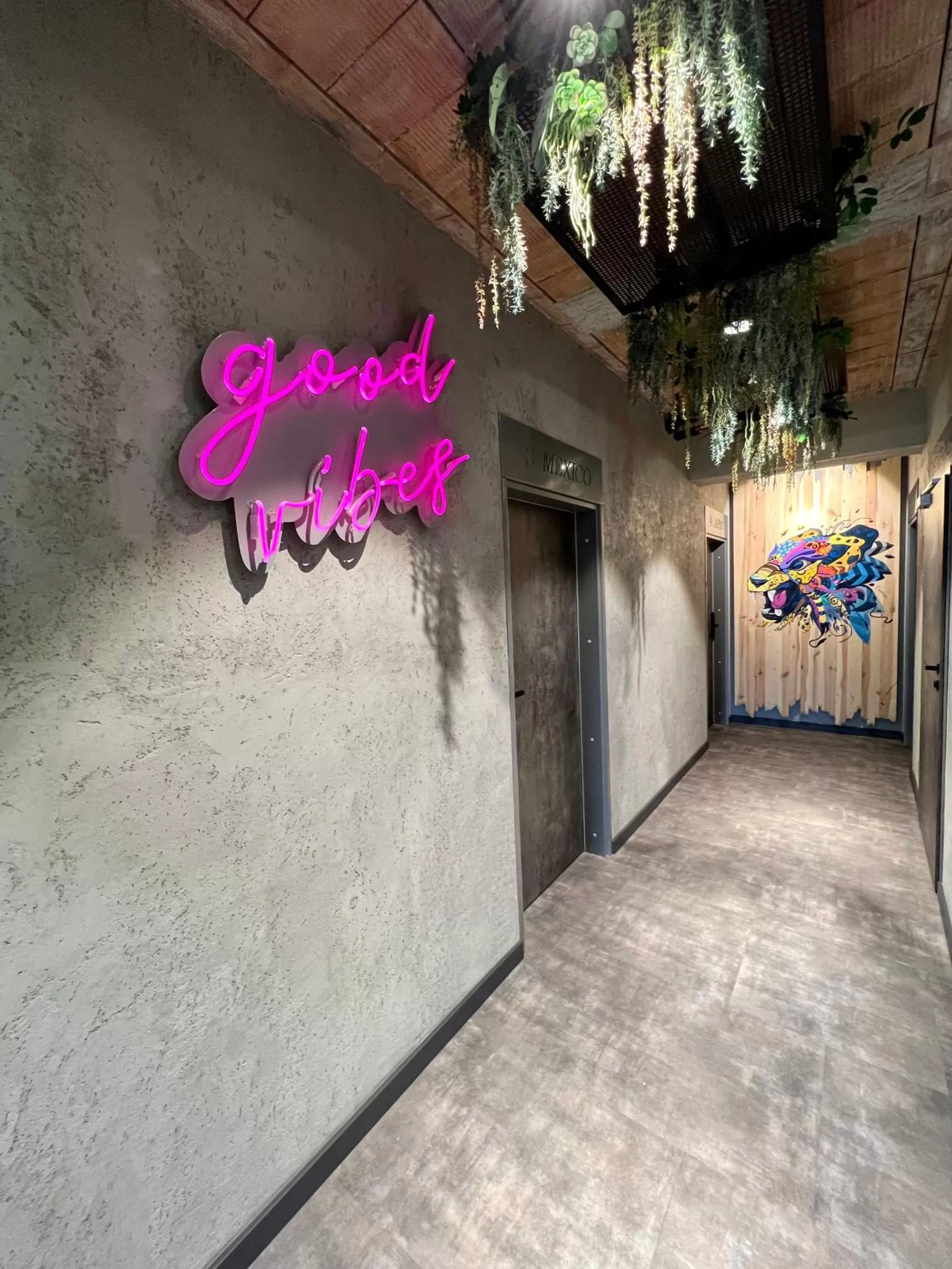 Text overlay in Global Home - Aparthotel - No Contact Check In