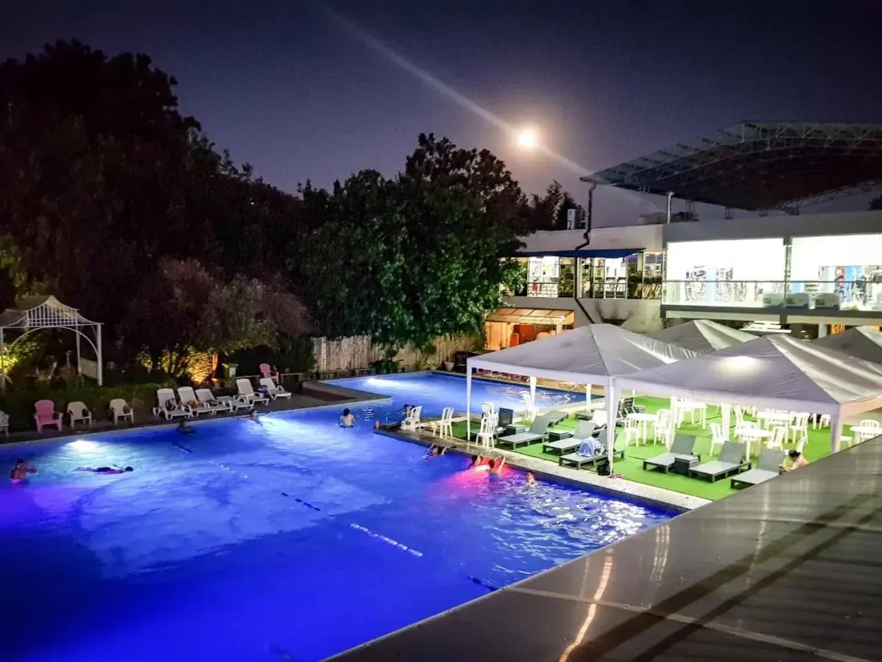 Pool view in Hotel Los Ceibos Pool view in Hotel Los Ceibos