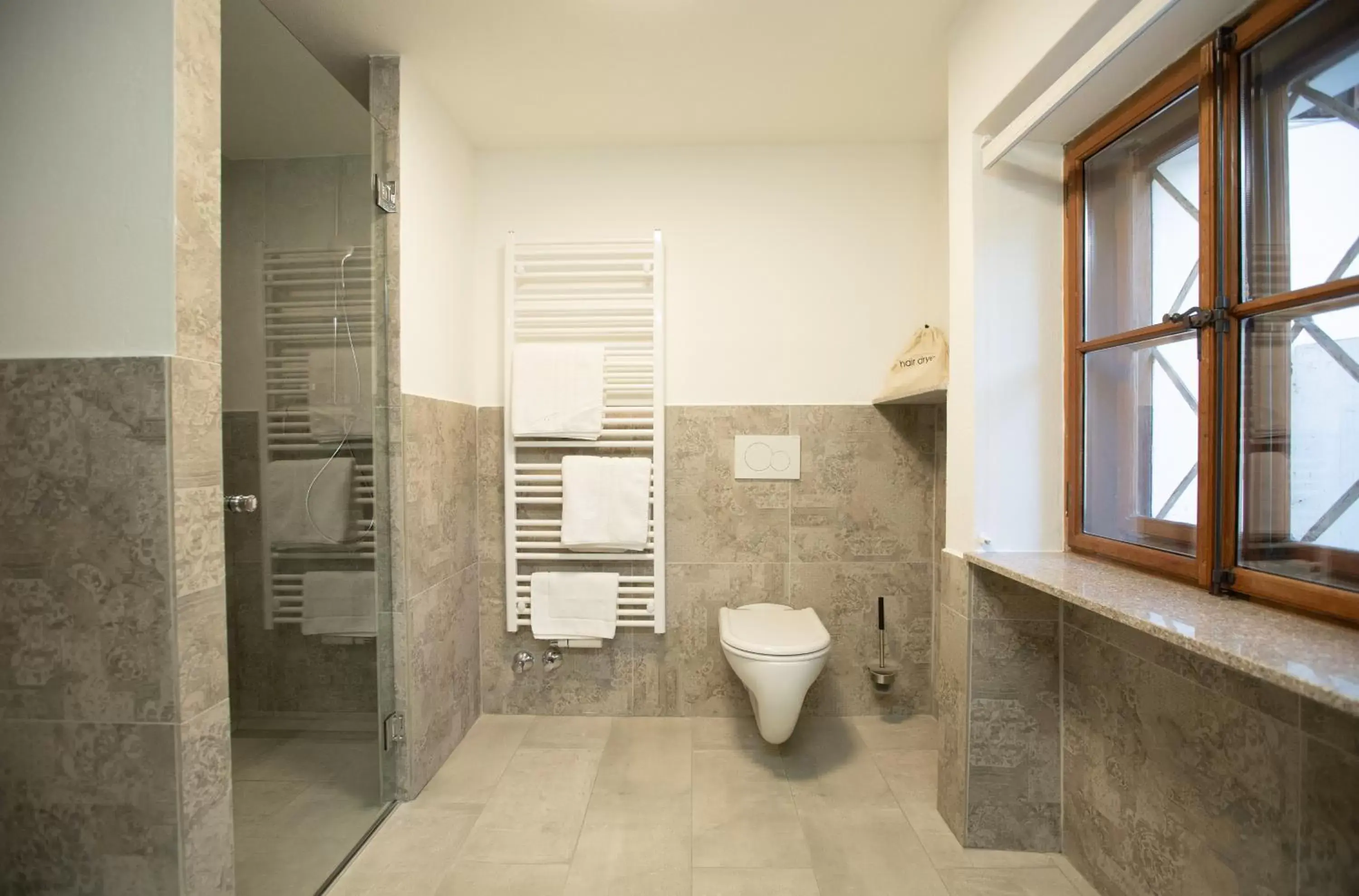 Shower, Bathroom in Schlosswirt zu Anif - Hotel und Restaurant