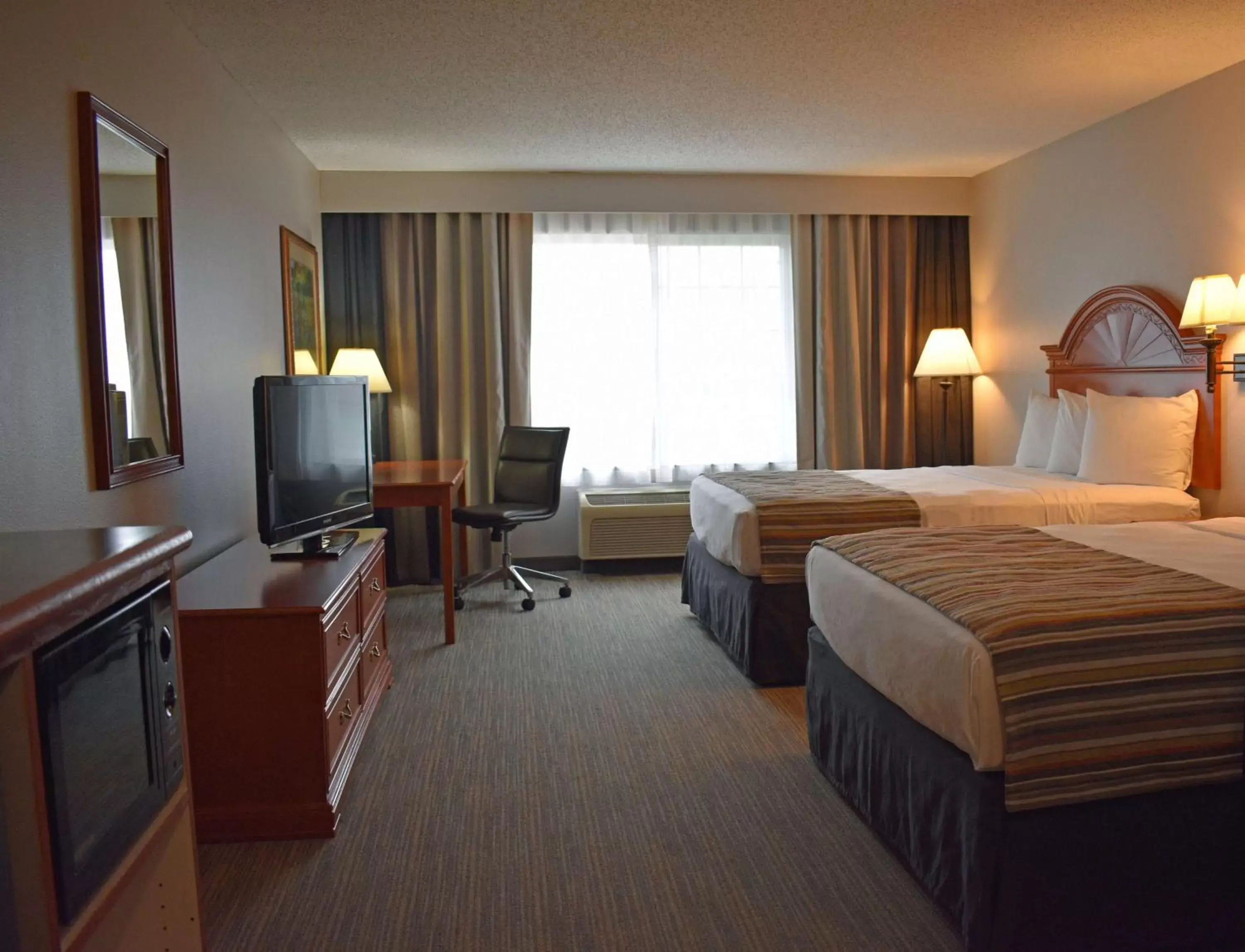 Photo of the whole room, TV/Entertainment Center in Country Inn & Suites by Radisson, Northwood, IA