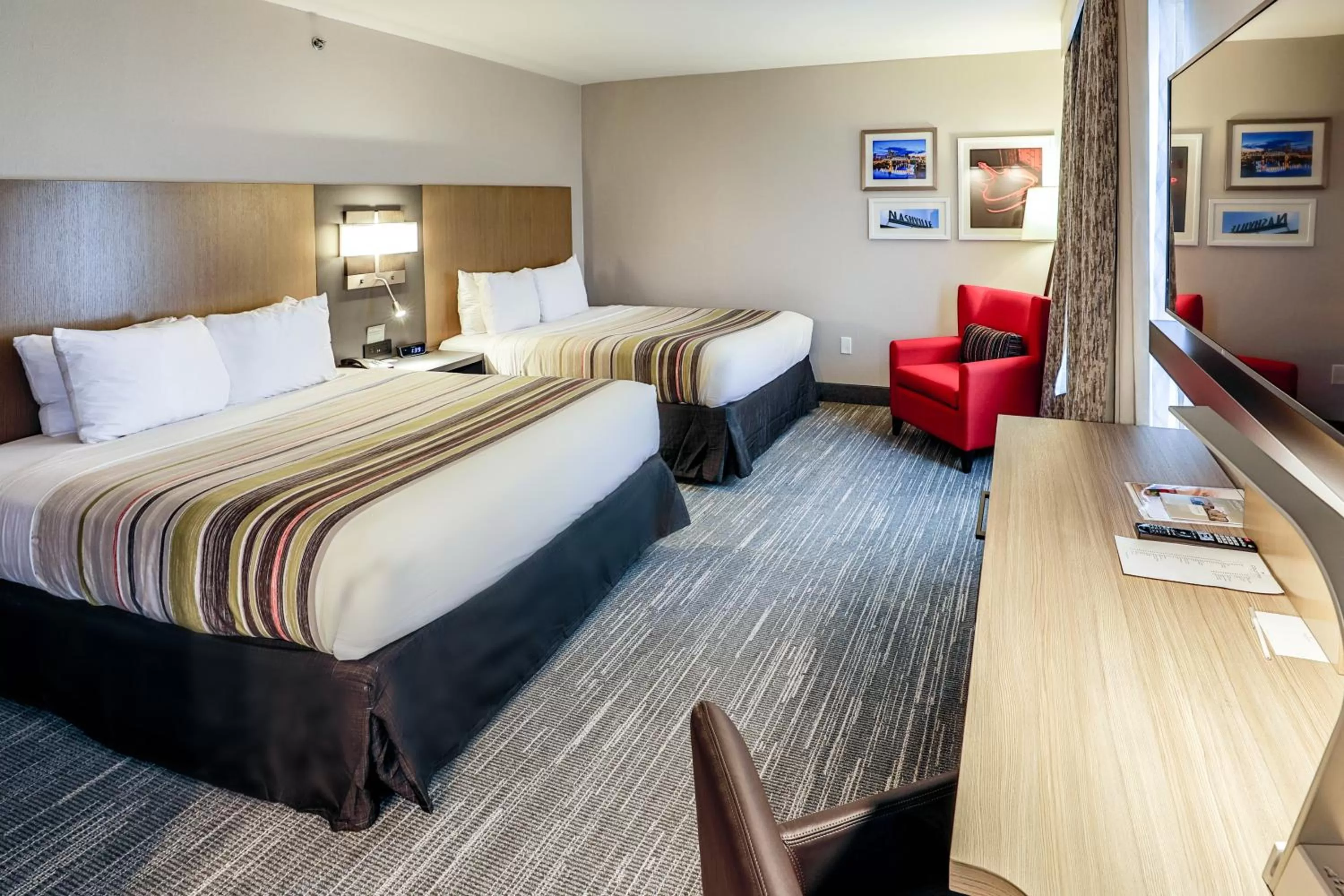Photo of the whole room, Bed in Country Inn & Suites by Radisson Nashville Airport TN