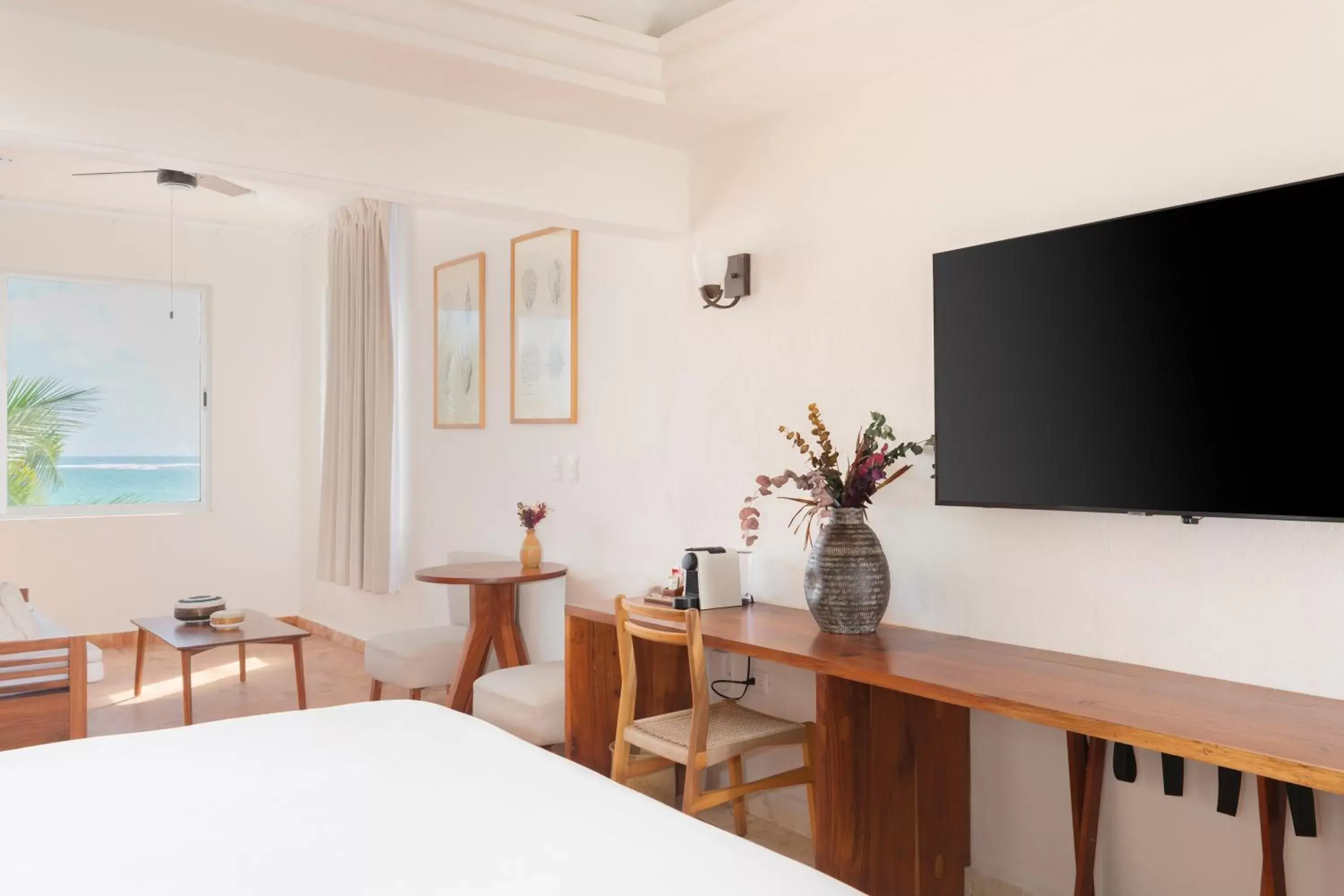 TV and multimedia, Bed in Mereva Tulum TV and multimedia, Bed in Mereva Tulum