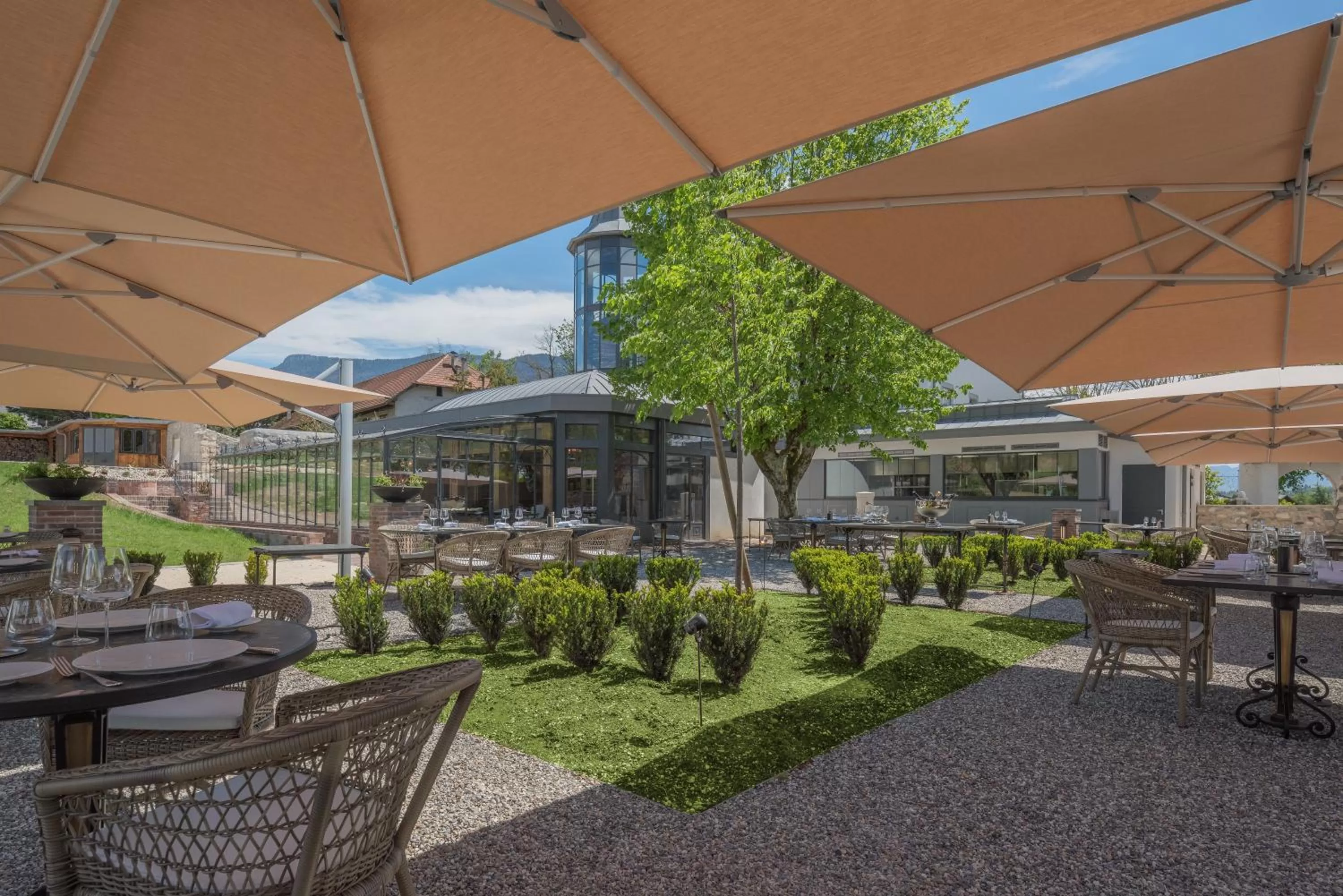 Restaurant/places to eat in Château Brachet