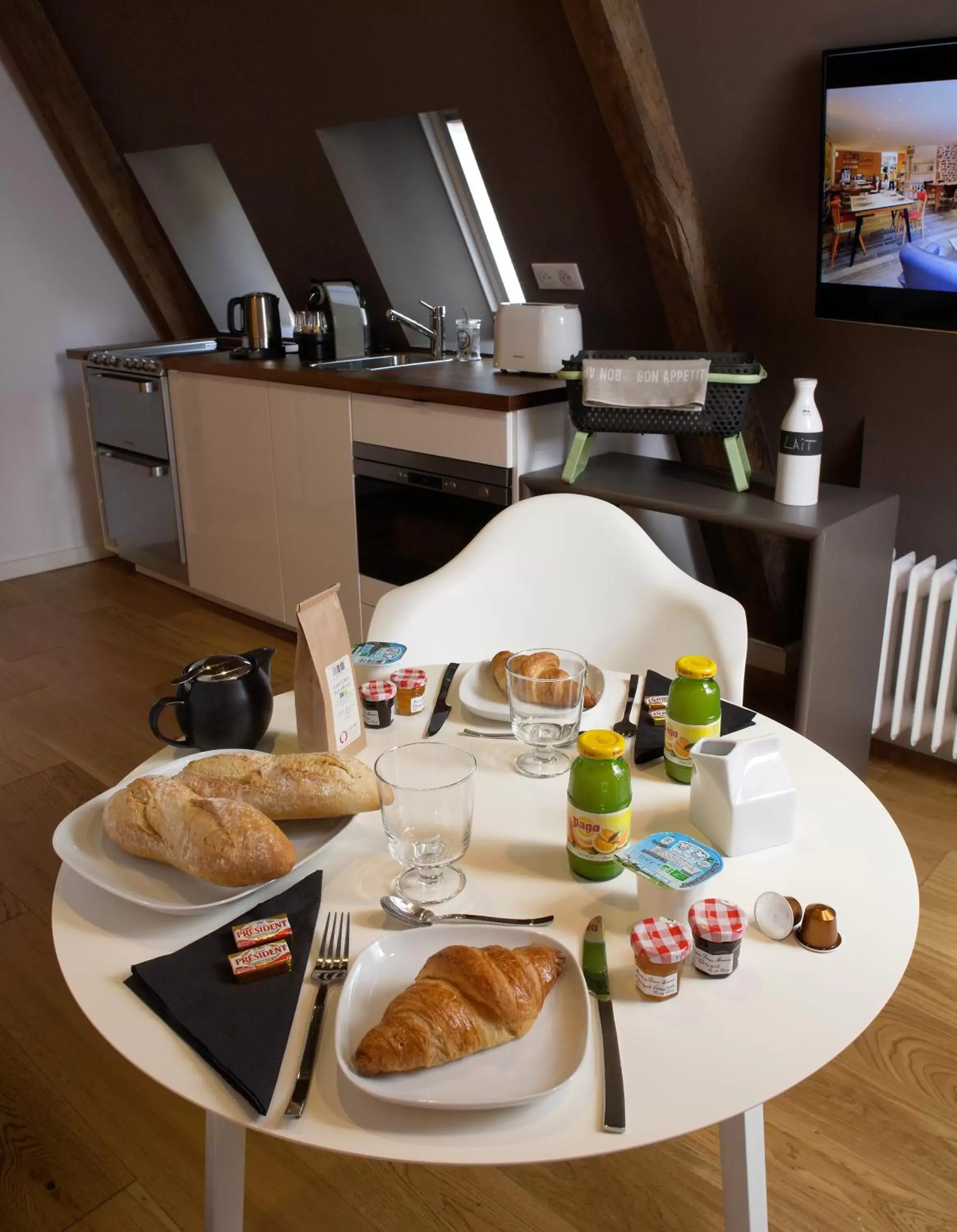 Kitchen or kitchenette, Breakfast in Les Maisons du Pont