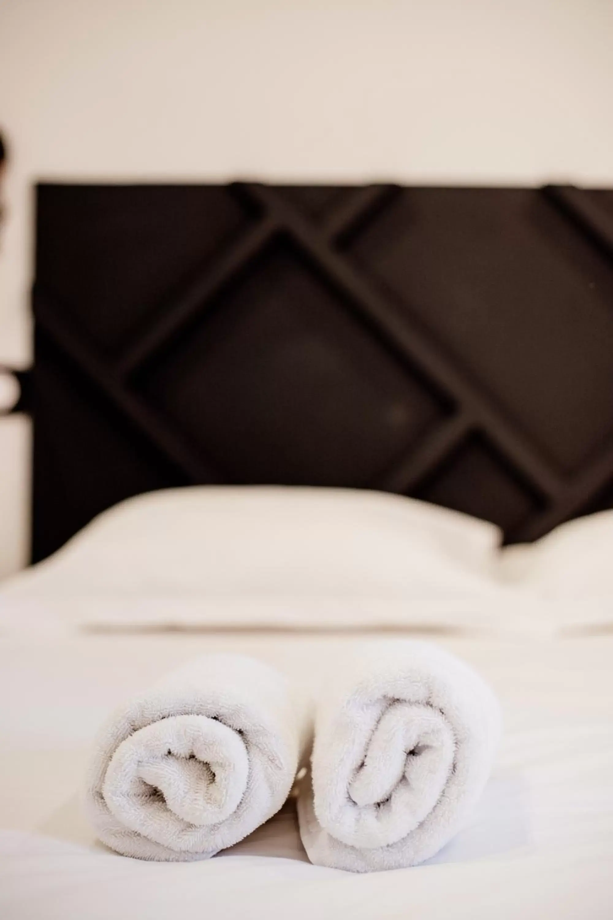 Bed in Hôtel d'Angleterre, Salon-de-Provence