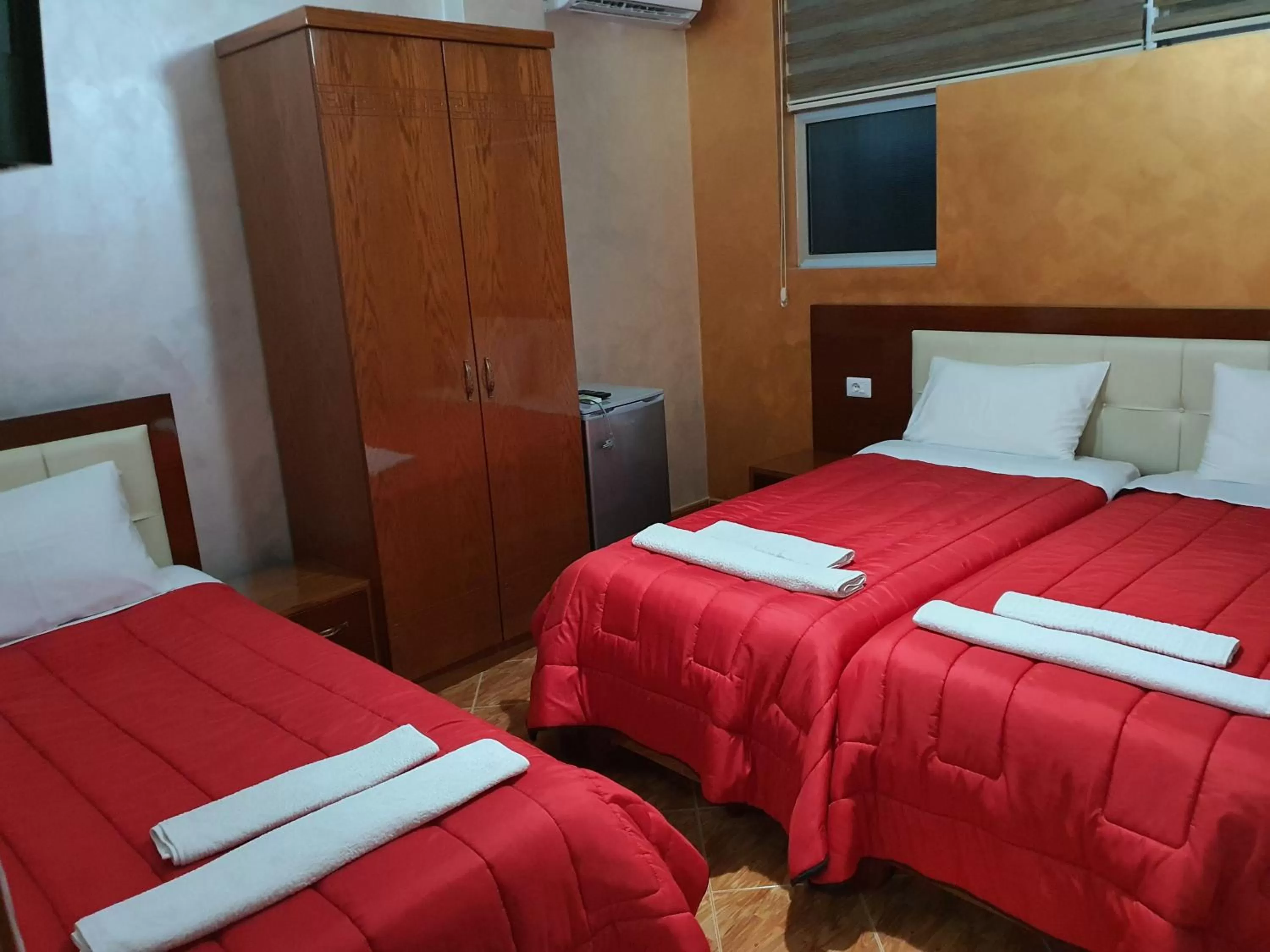 Bed in Kompleksi GJONI