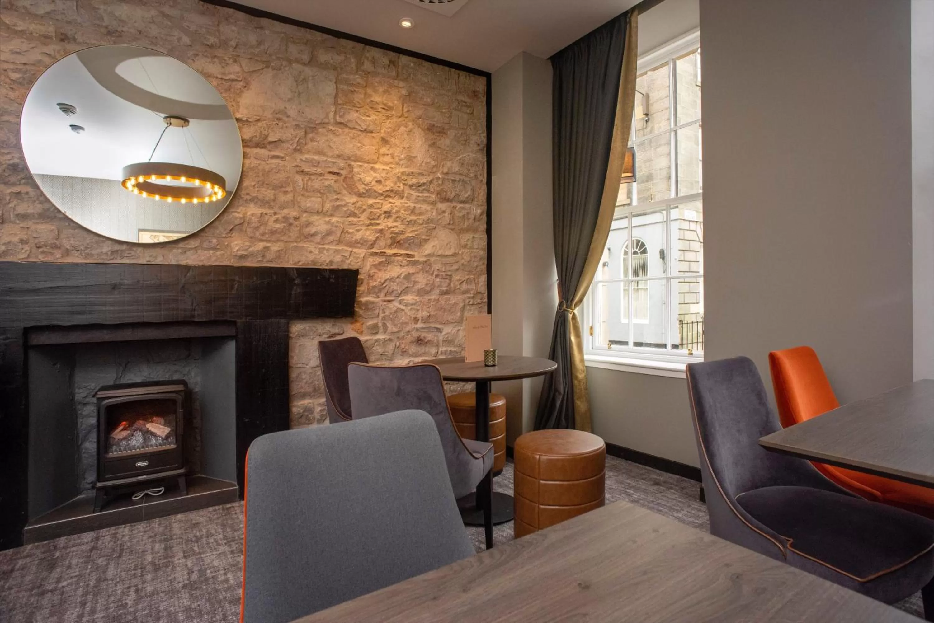 Restaurant/places to eat in Ten Hill Place