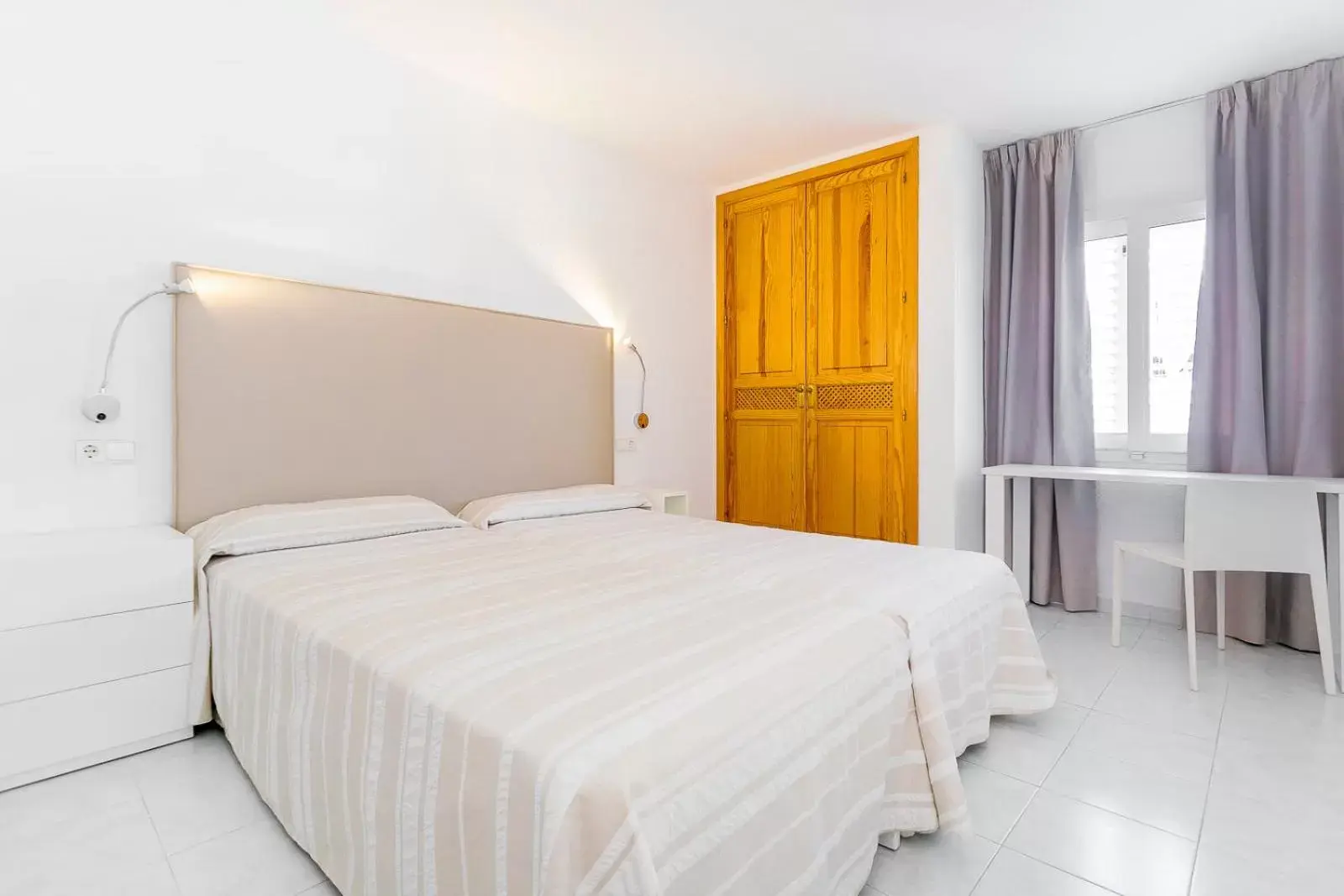 Bedroom, Bed in Aparthotel Duquesa Playa Bedroom, Bed in Aparthotel Duquesa Playa