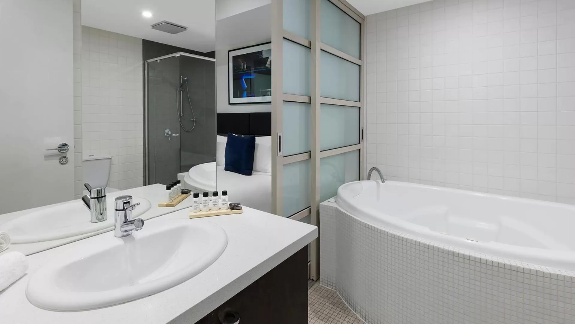 Bathroom in Oaks Adelaide Embassy Suites