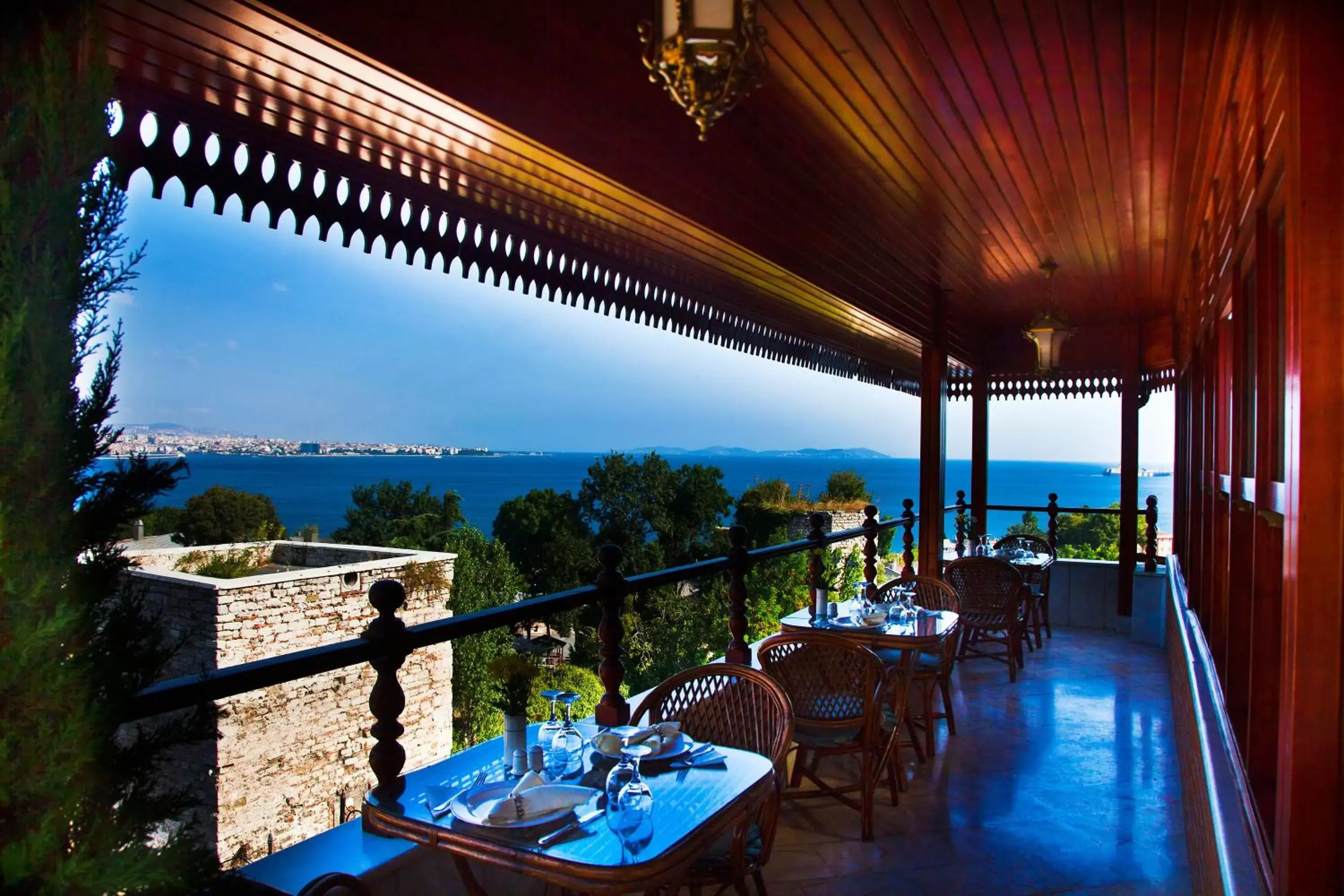 Restaurant/places to eat, Balcony/Terrace in Valide Sultan Konagi