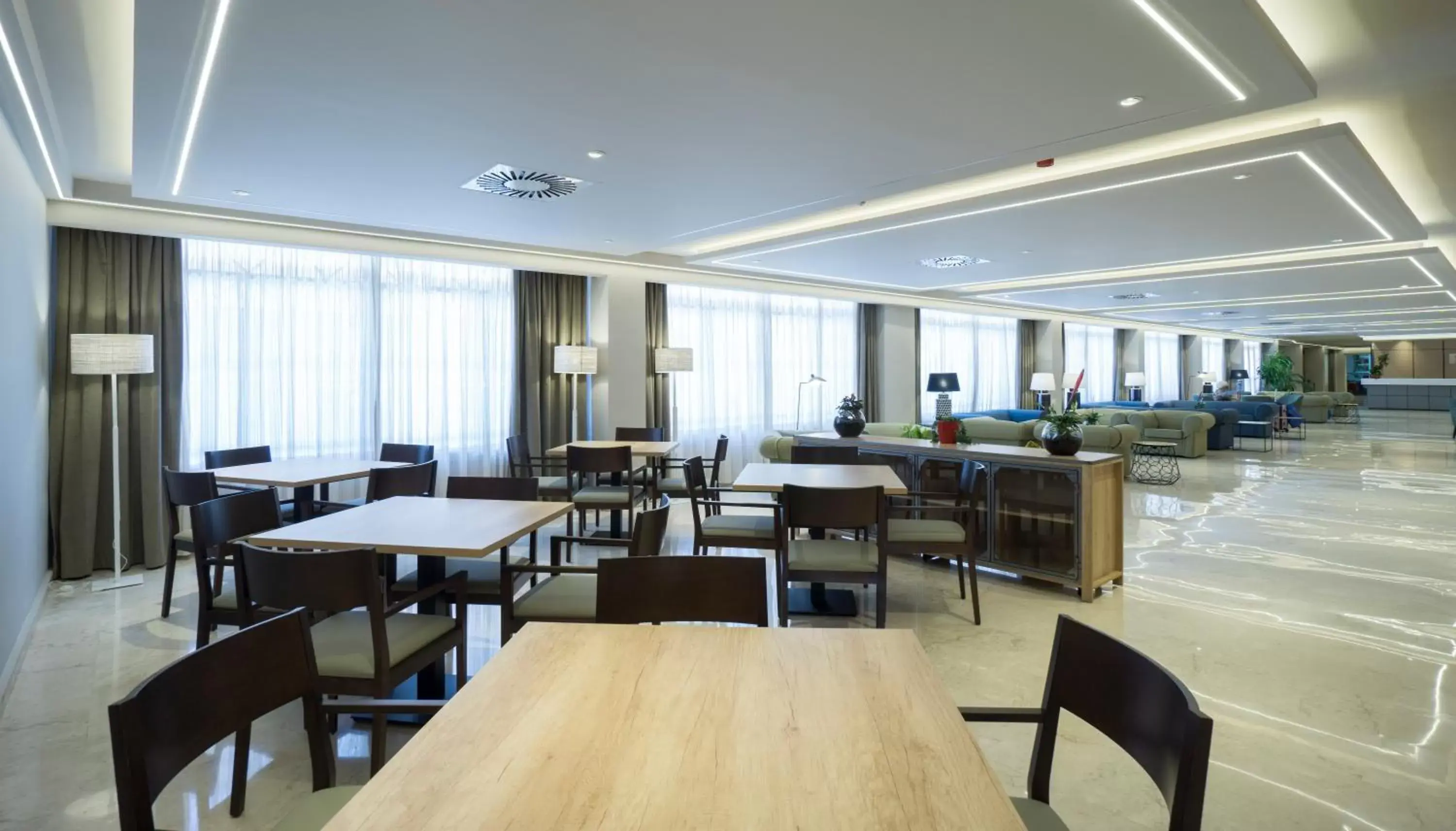 Communal lounge/ TV room, Restaurant/Places to Eat in Hotel Apartamentos Pyr Fuengirola