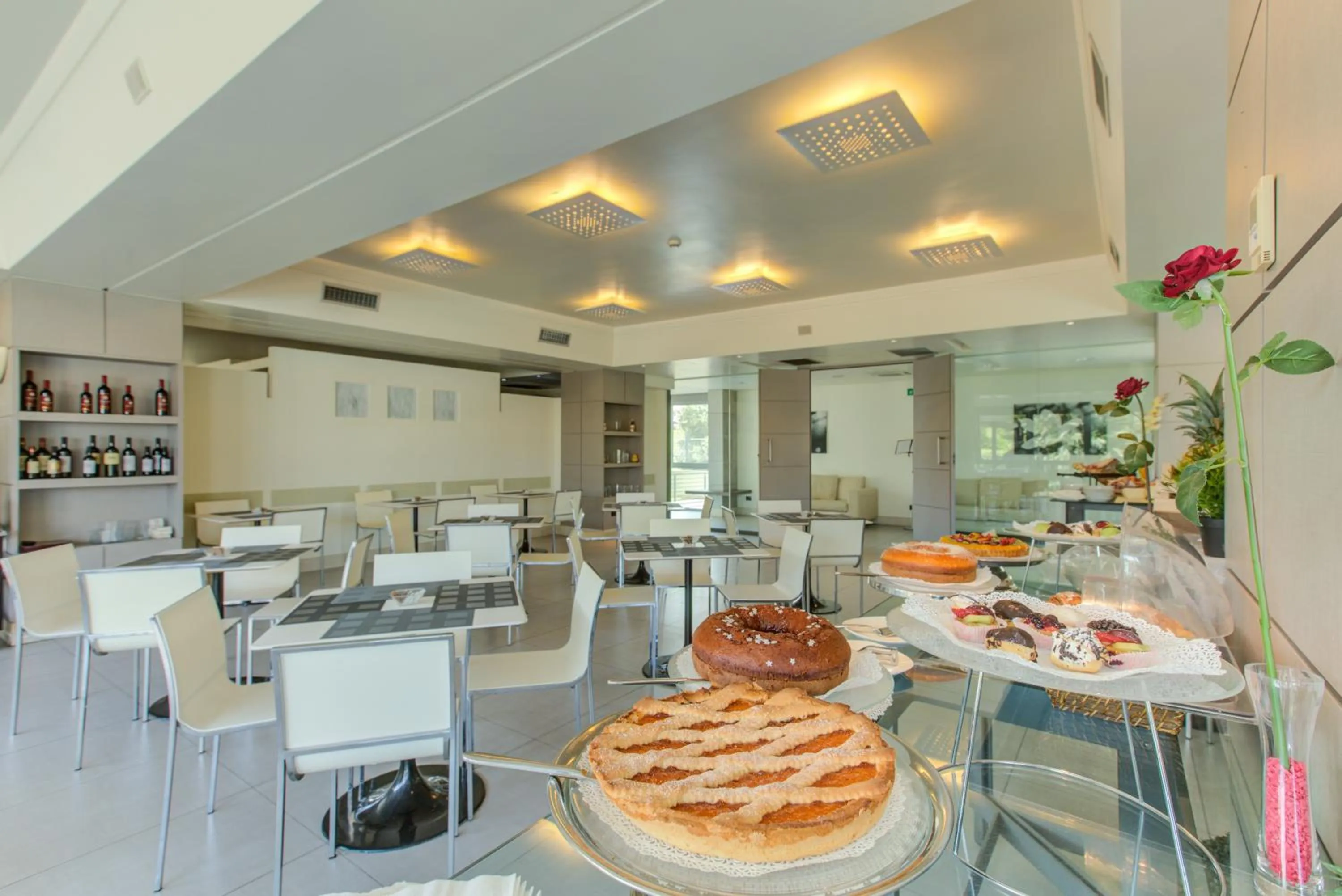 Restaurant/places to eat in Ardeatina Park Hotel