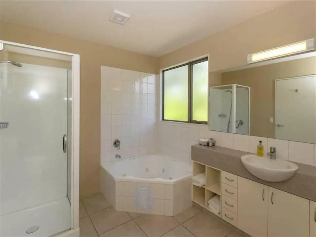 Bathroom in Vintners Retreat