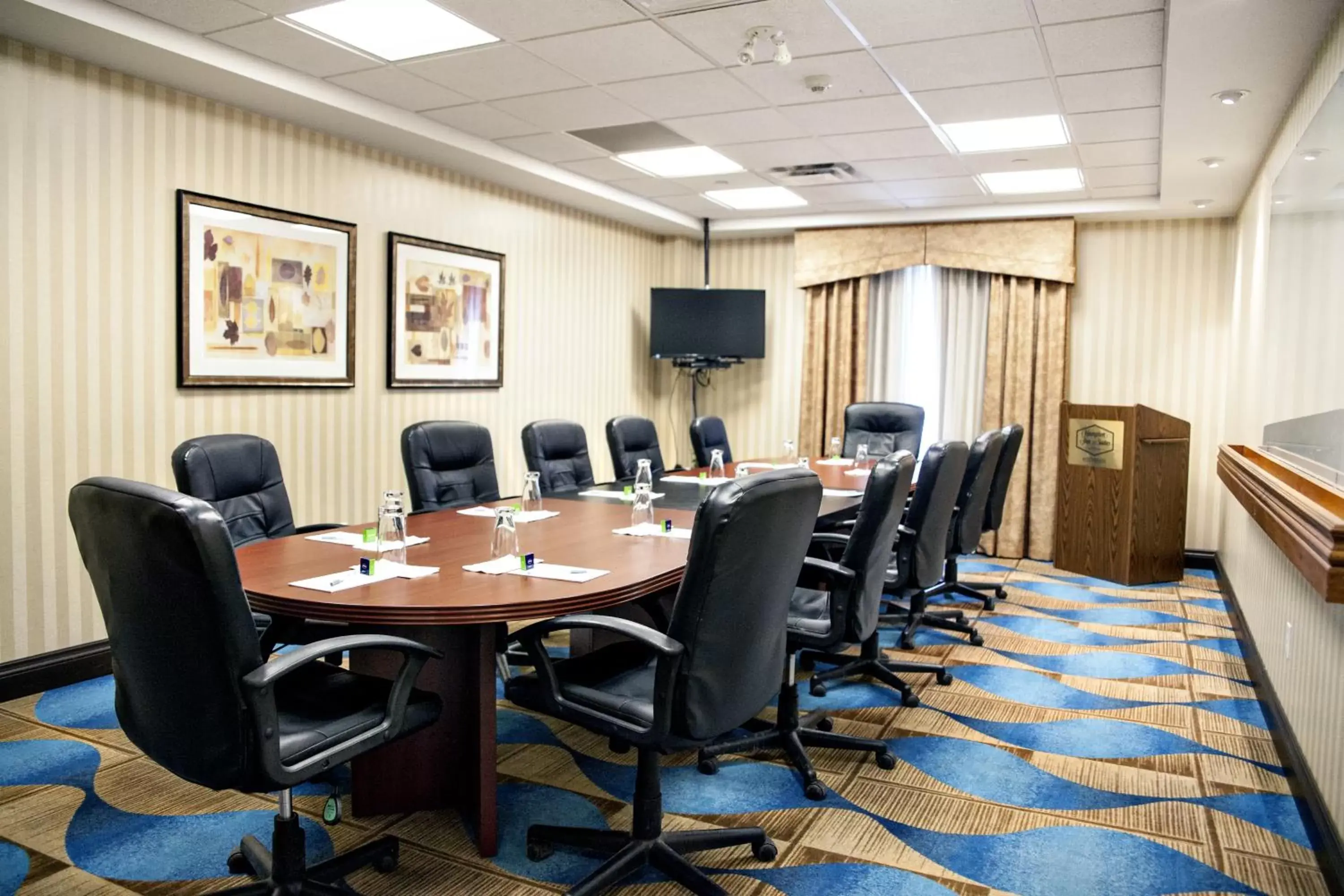 Business facilities in Kitchener Inn & Suites