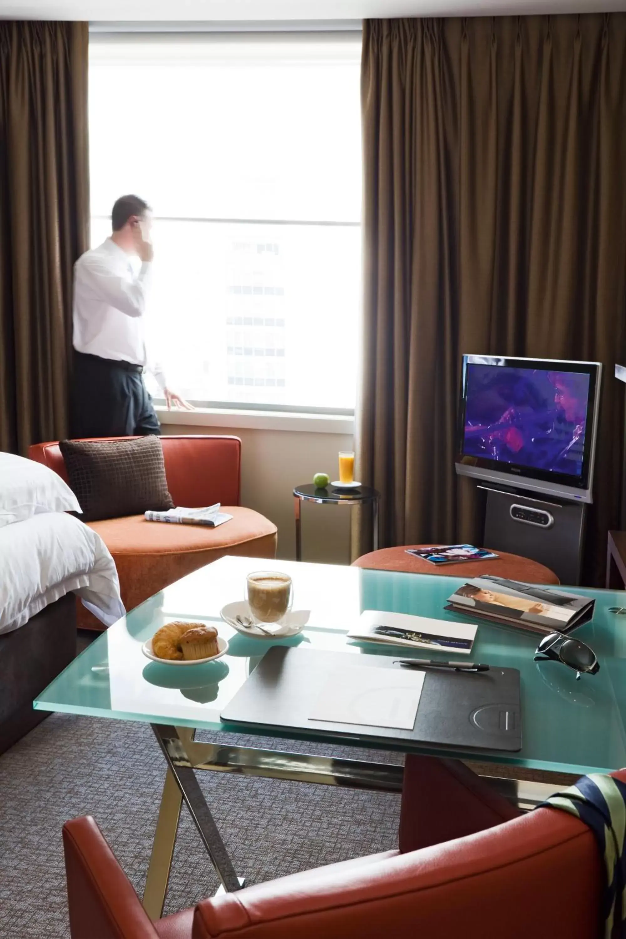 Bedroom, TV/Entertainment Center in Pullman at Sydney Olympic Park Hotel