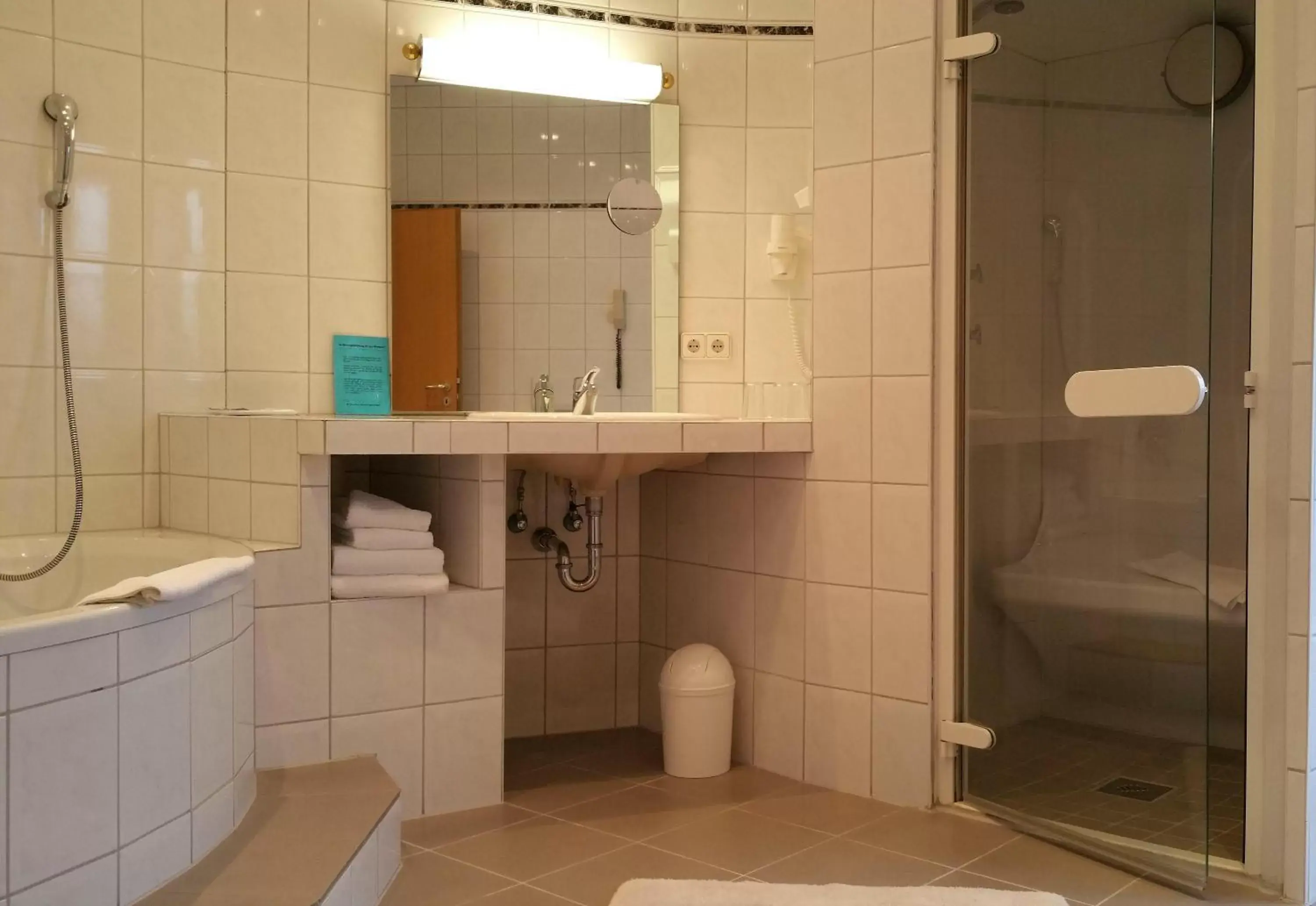 Bathroom in City Partner Hotel Strauss
