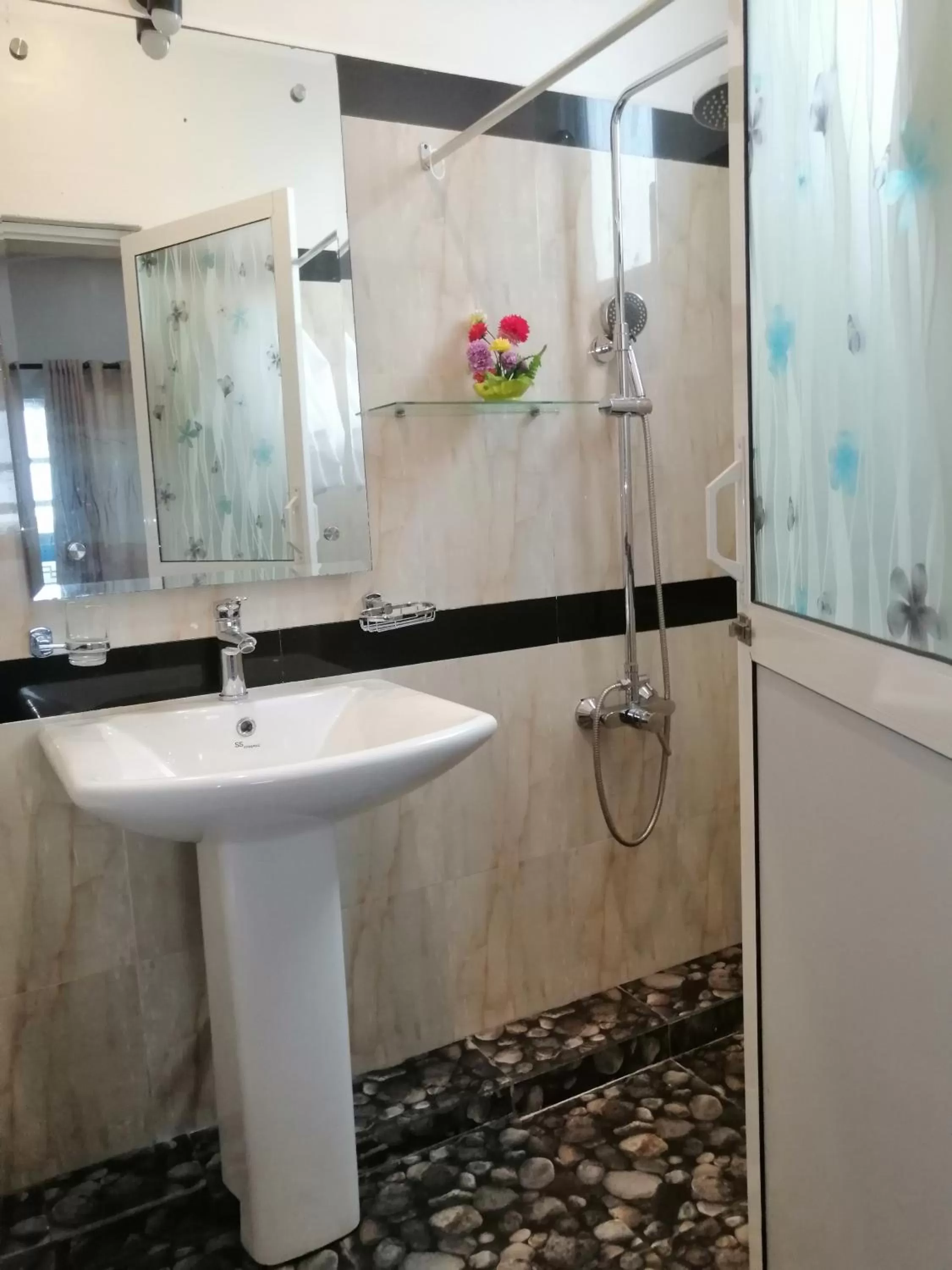 Le Petit Hotel & Restaurant