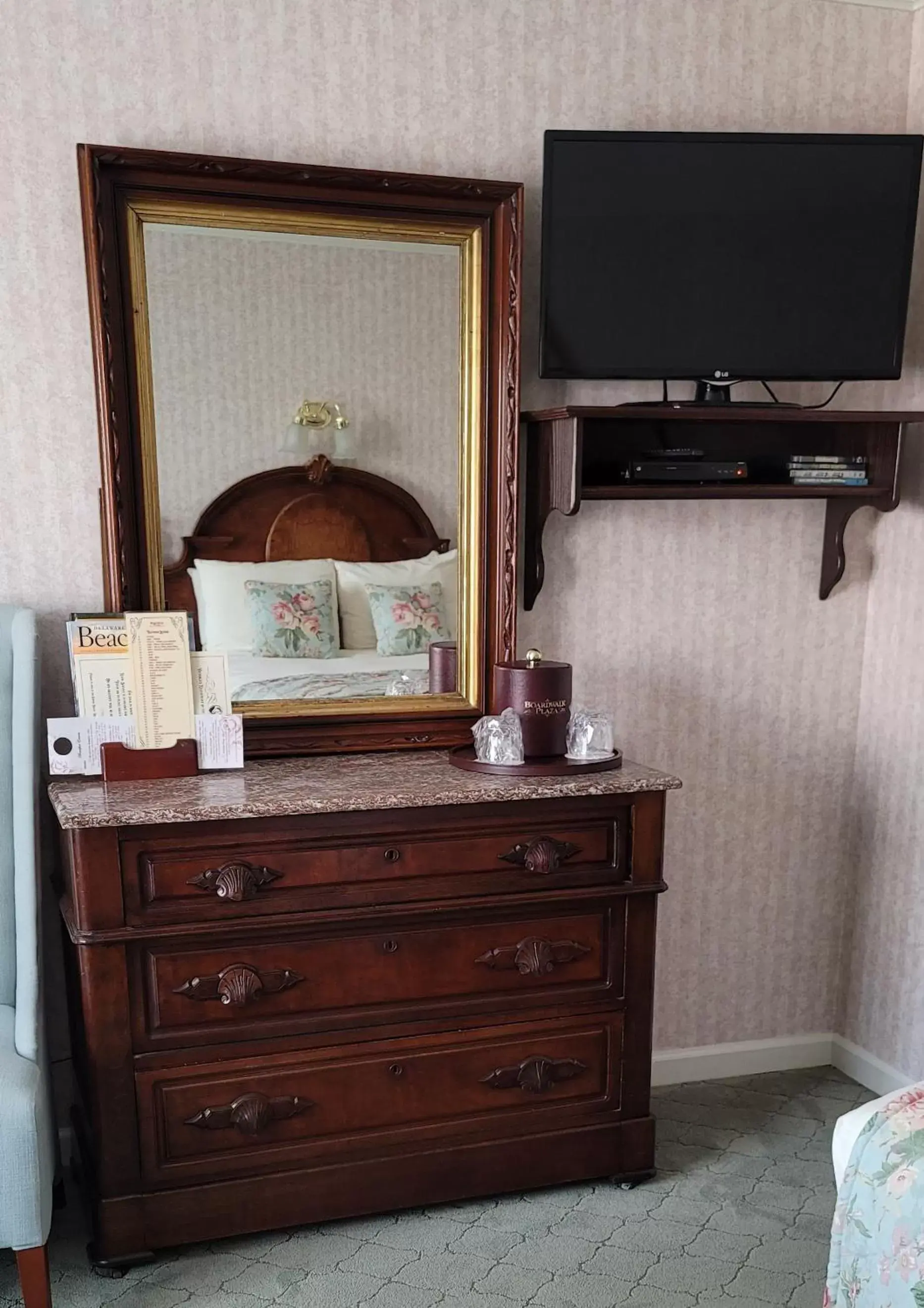 TV and multimedia, TV/Entertainment Center in Boardwalk Plaza Hotel