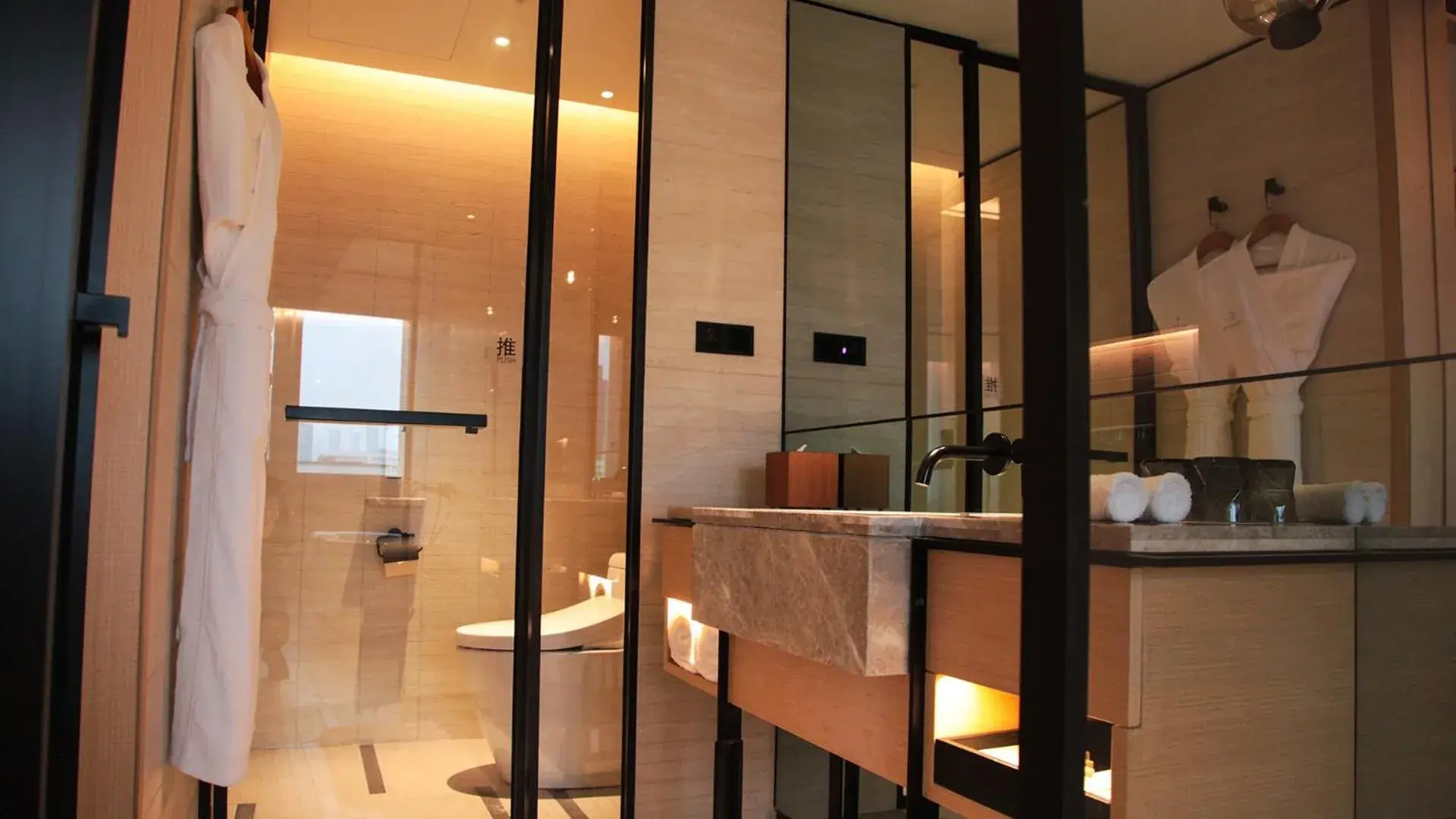 Bathroom in Hotel Kapok Shenzhen Luohu