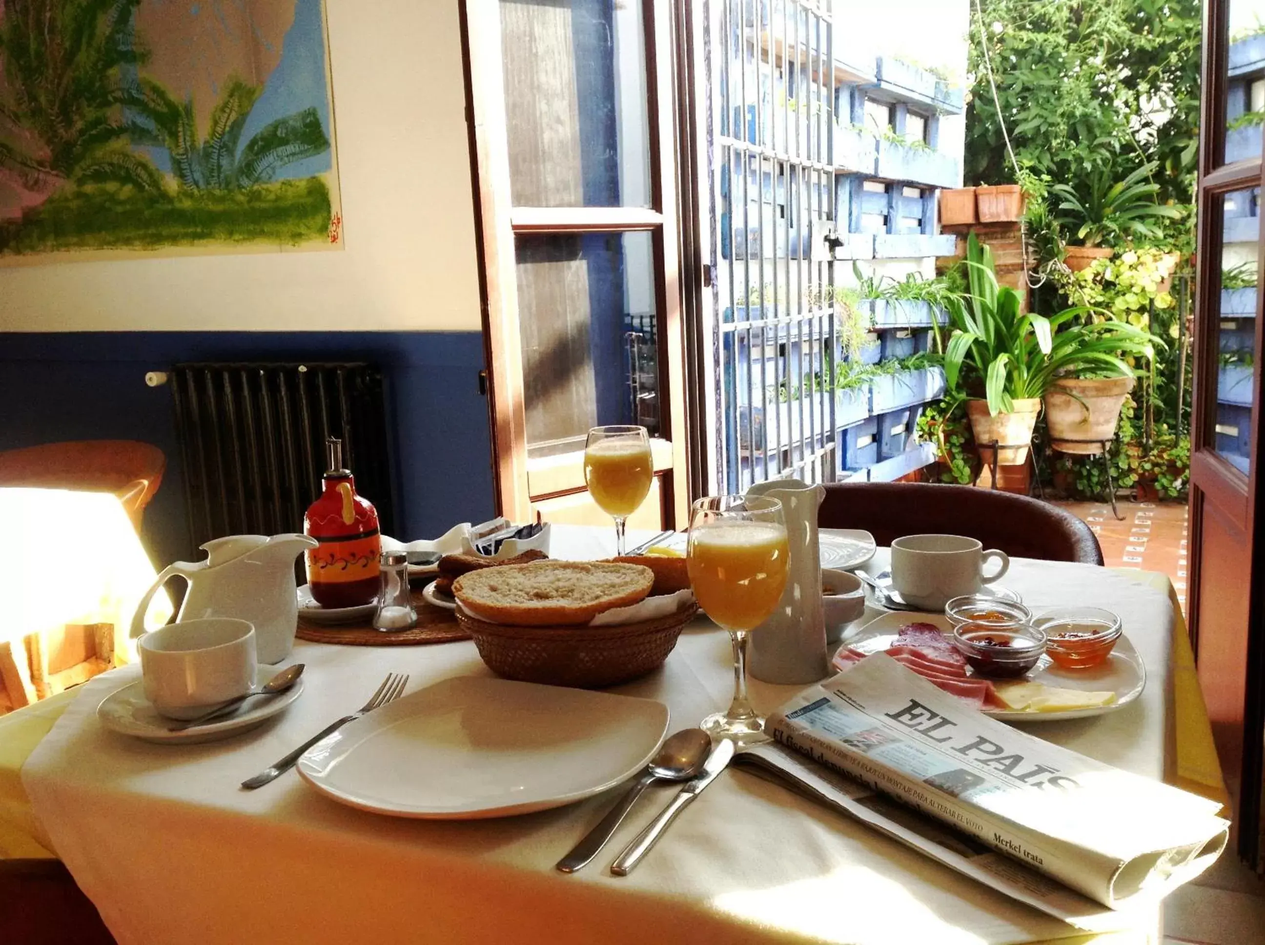 Food and drinks in Hotel Casa de los Azulejos