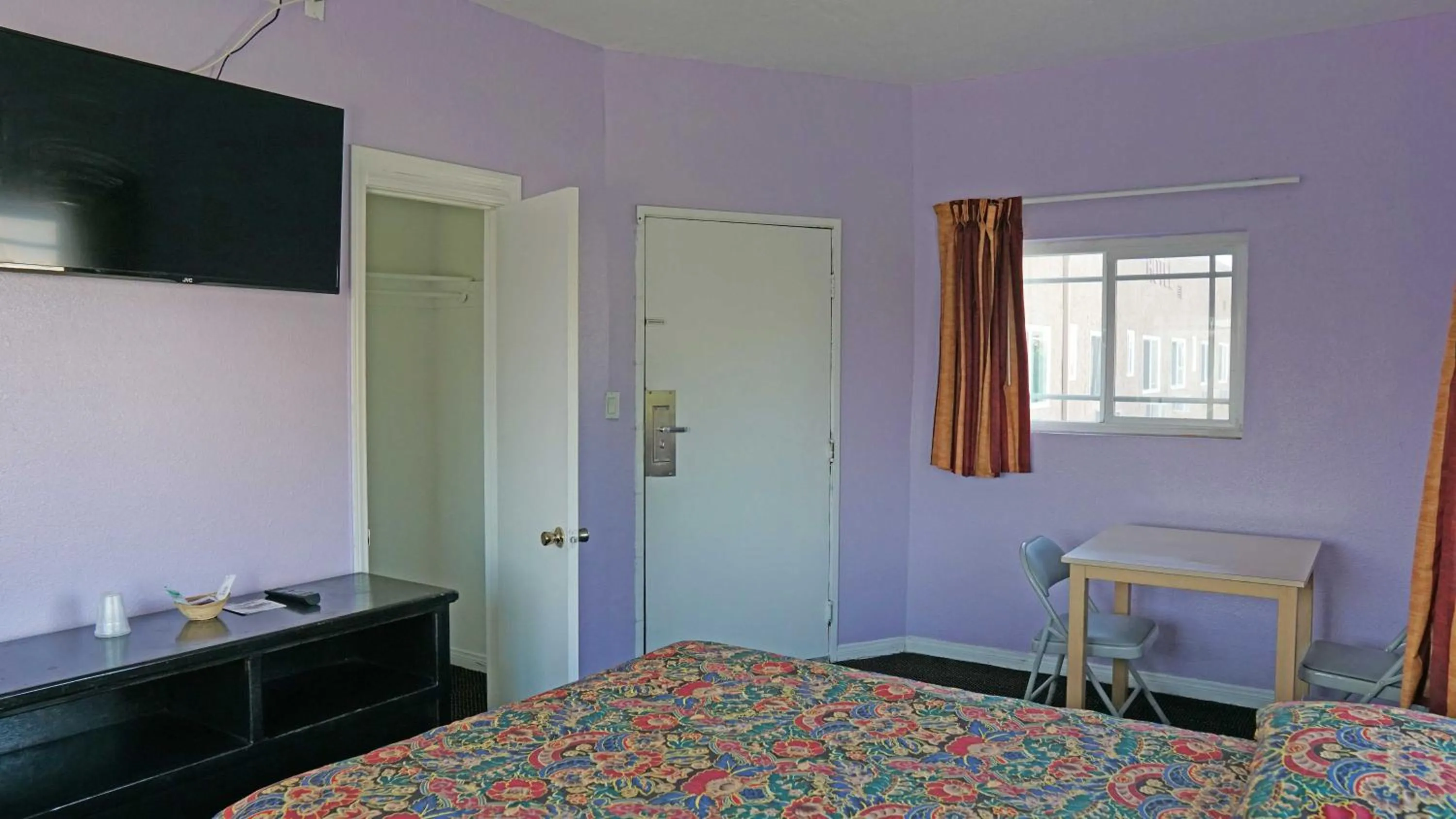 Bed in Antonio Hotel - Downtown Los Angeles, near Hollywood