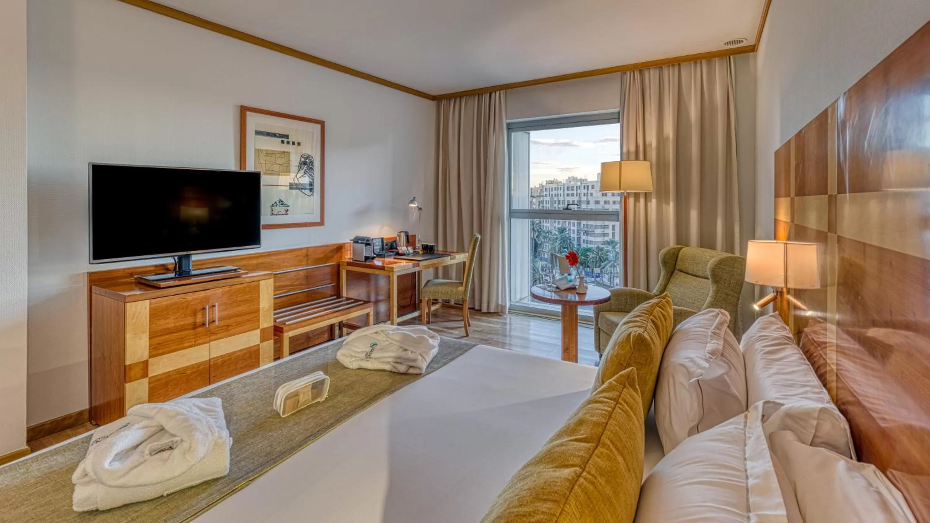 TV and multimedia, Bed in Senator Parque Central