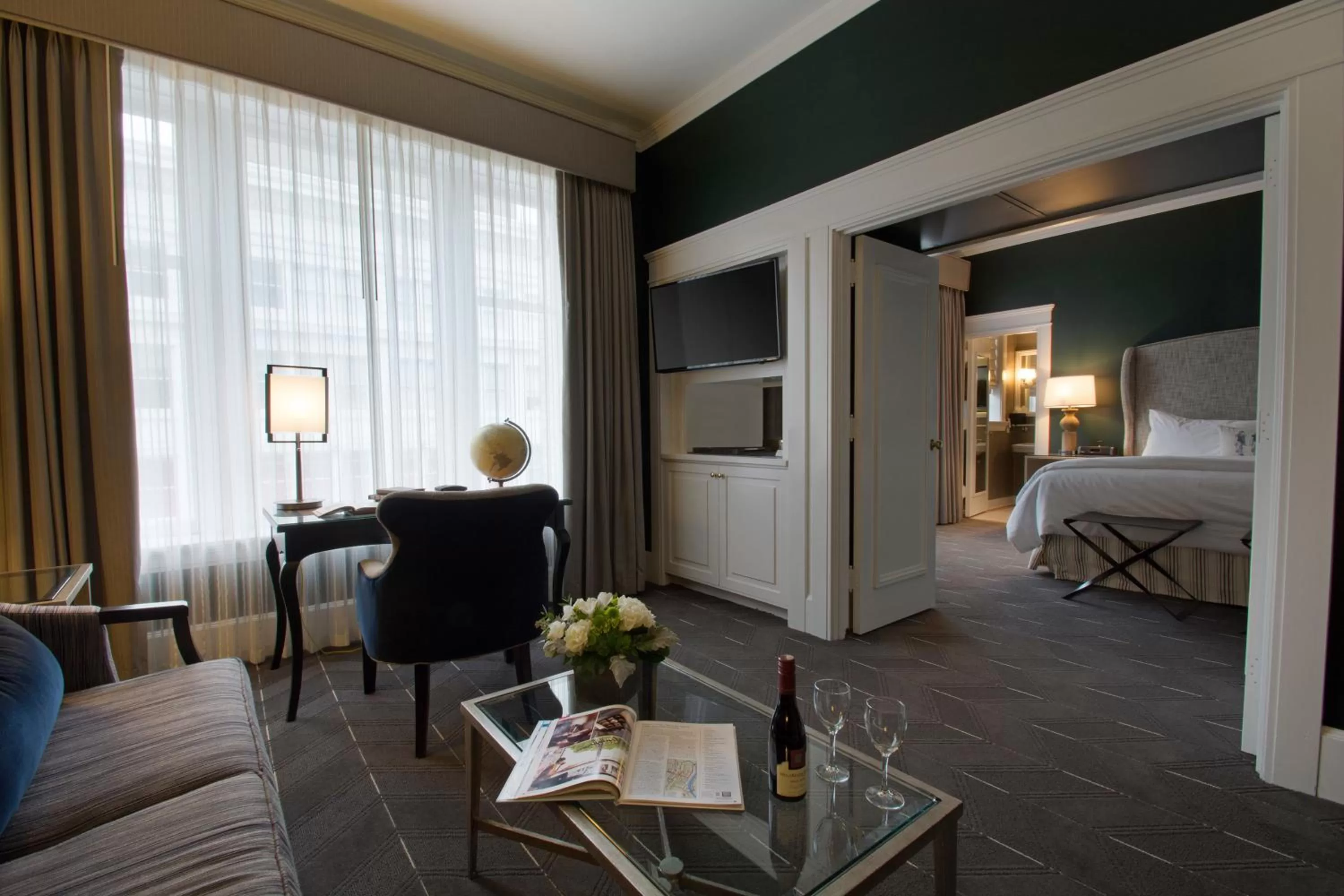 Photo of the whole room, Bed in Sentinel Hotel