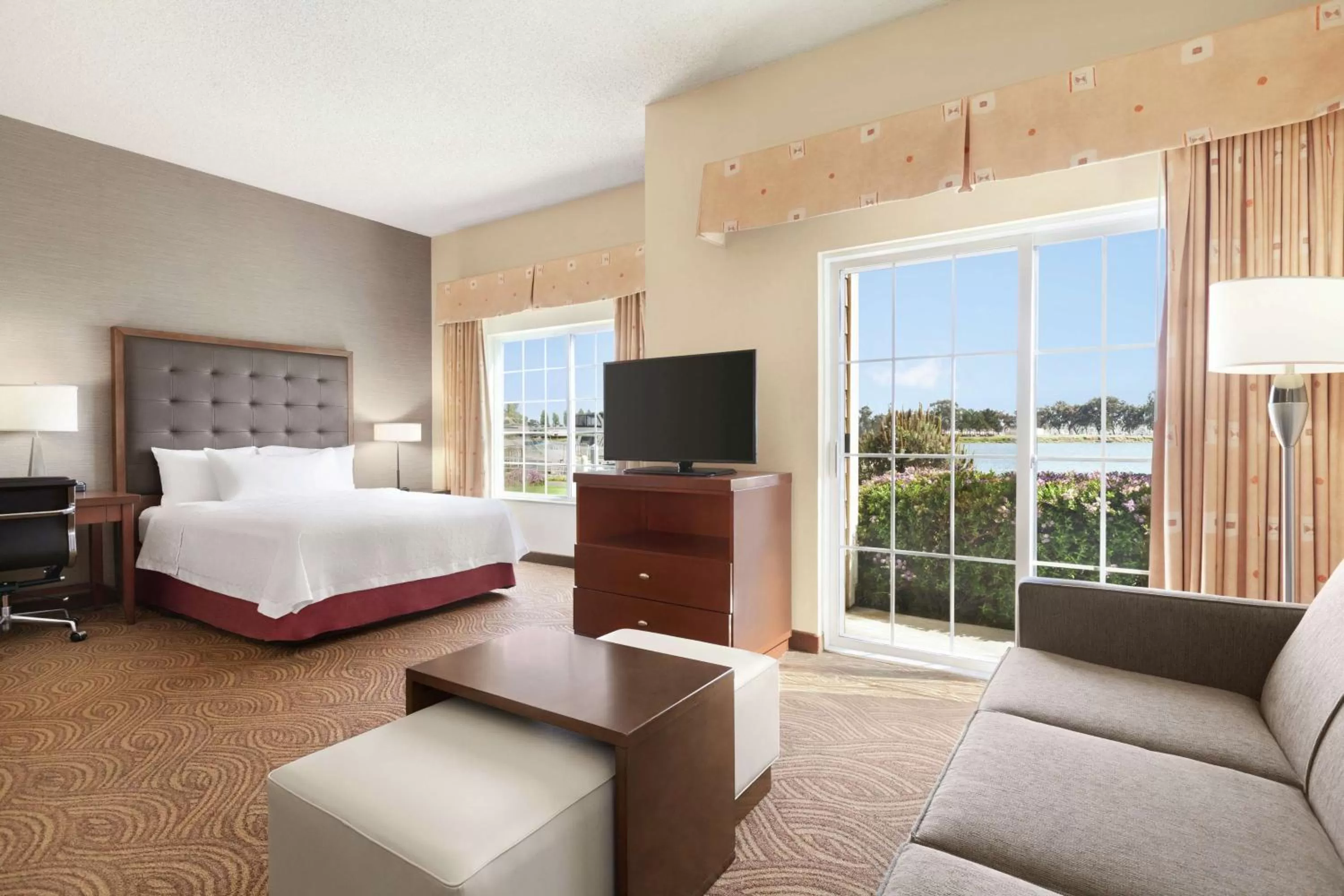 Bedroom, Bed in Homewood Suites by Hilton - Oakland Waterfront