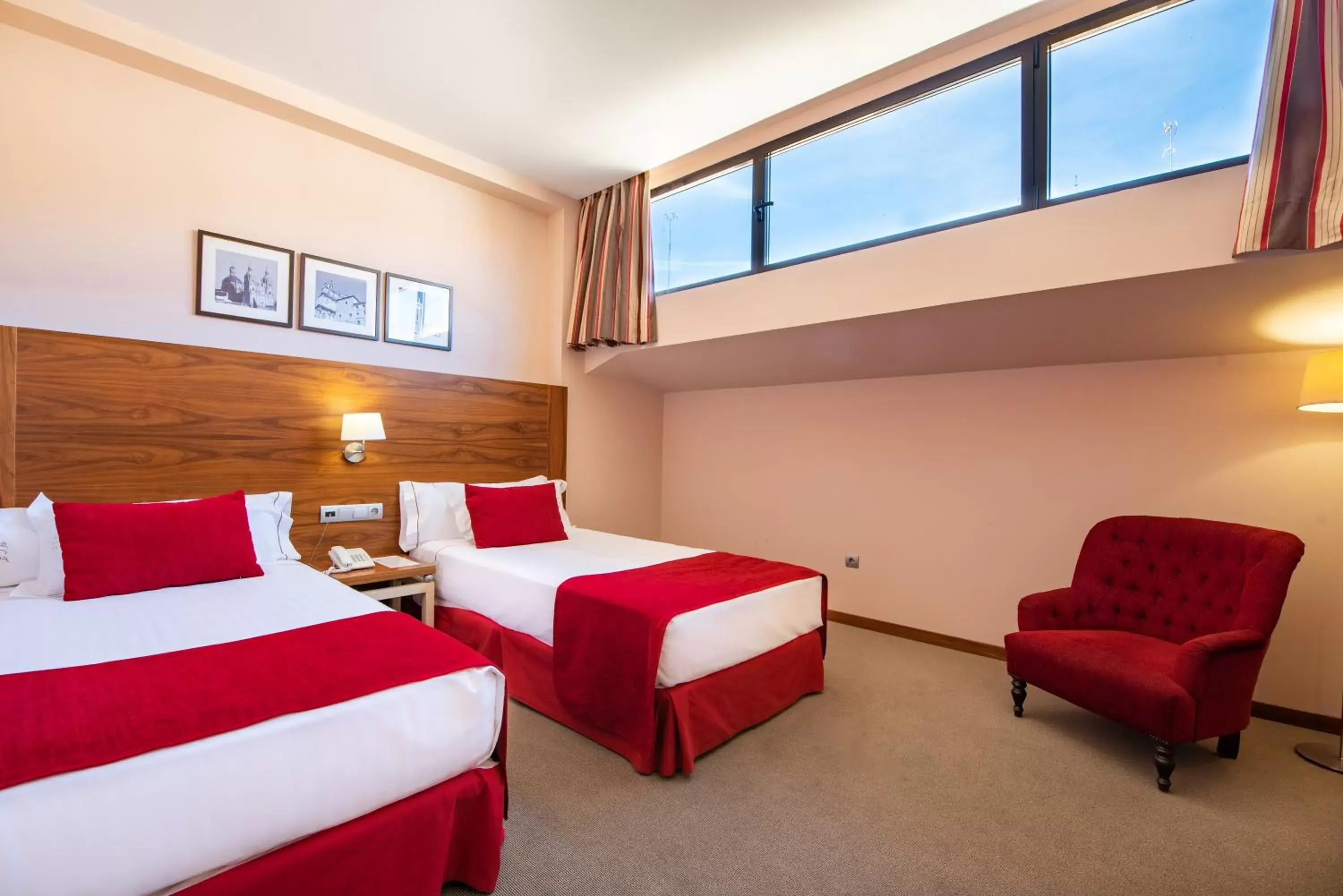 Photo of the whole room, Bed in Hospedium Hotel Casino Del Tormes