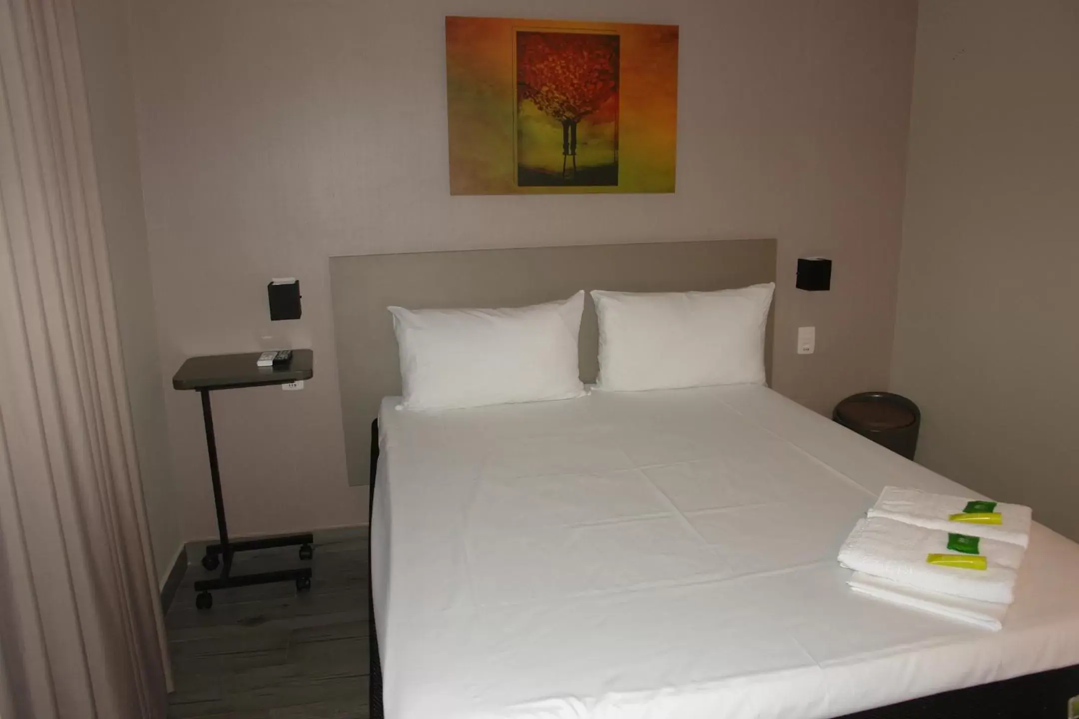 Photo of the whole room, Bed in Íbis Styles Itaúna
