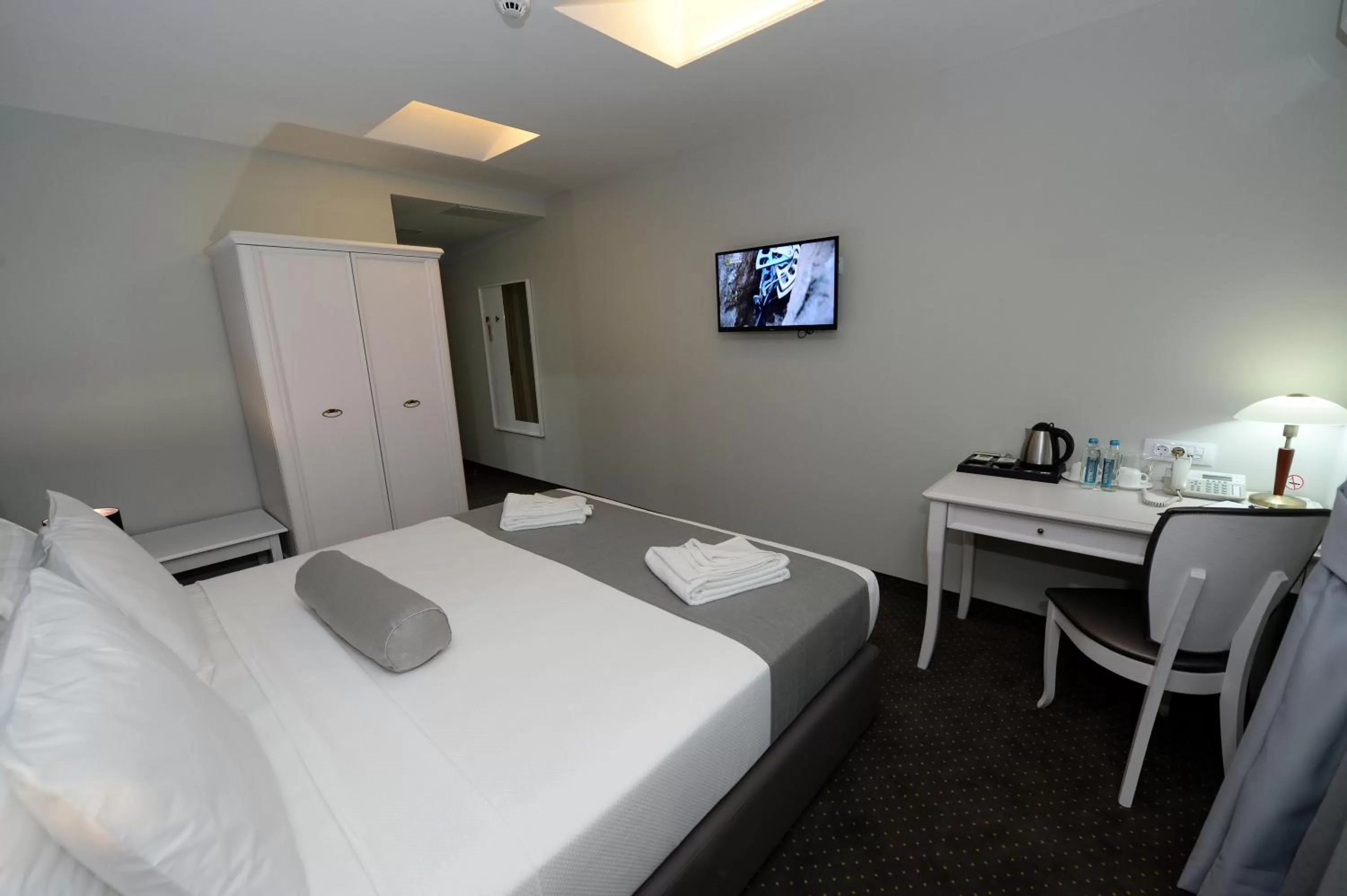 Photo of the whole room, Bed in Hotel Alexandar II