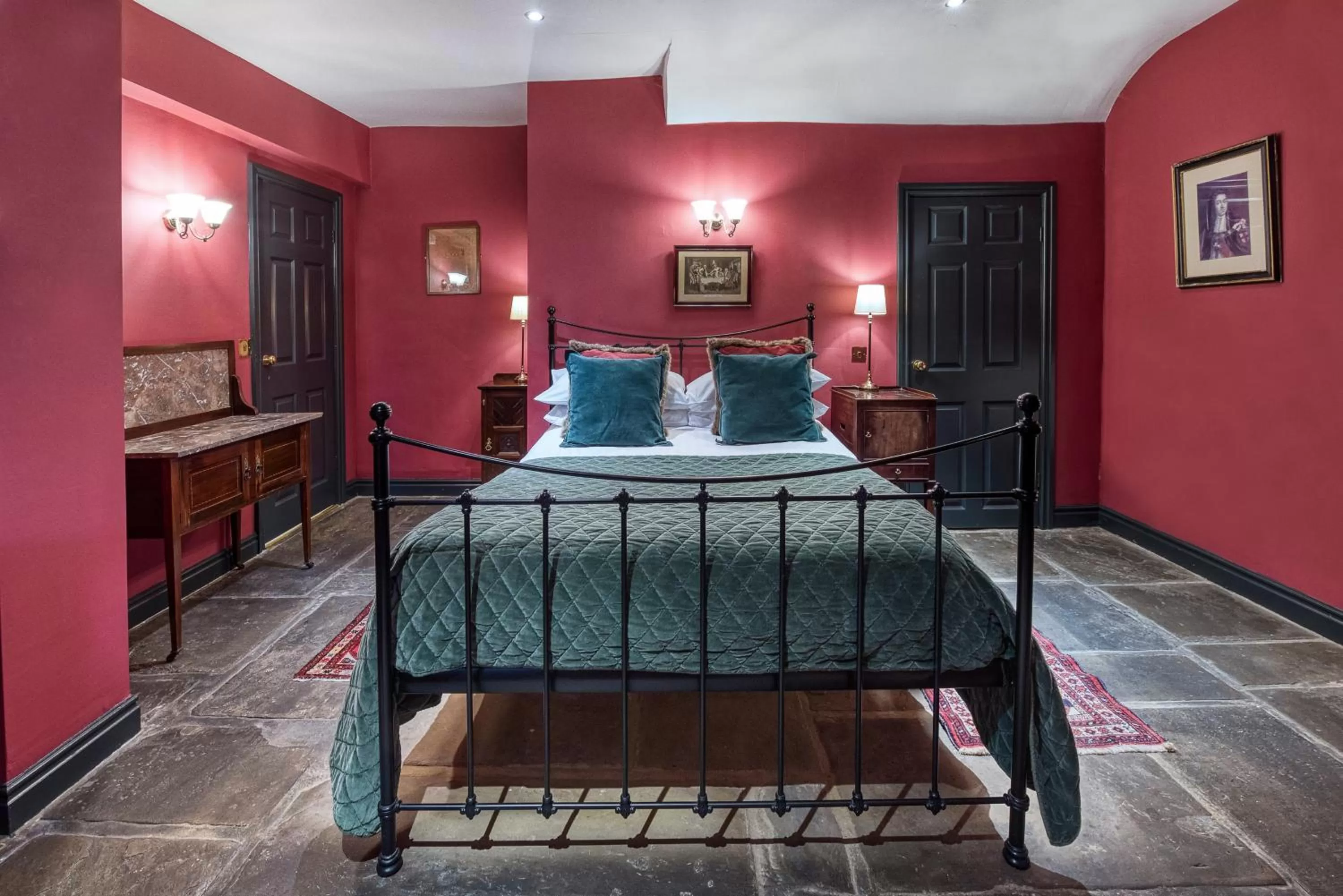 Bed in Guy Fawkes Inn