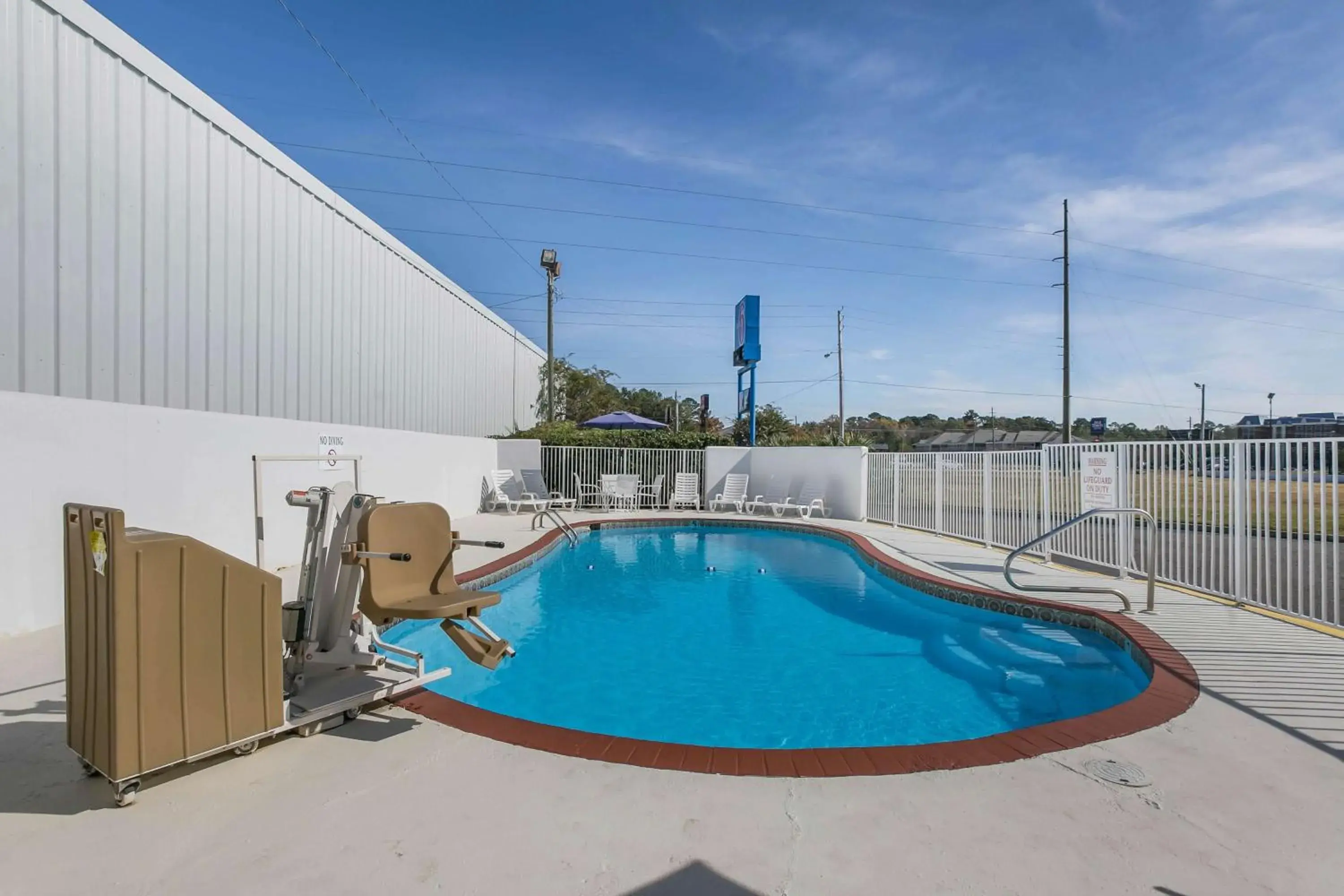 Day, Swimming Pool in Motel 6-Dothan, AL