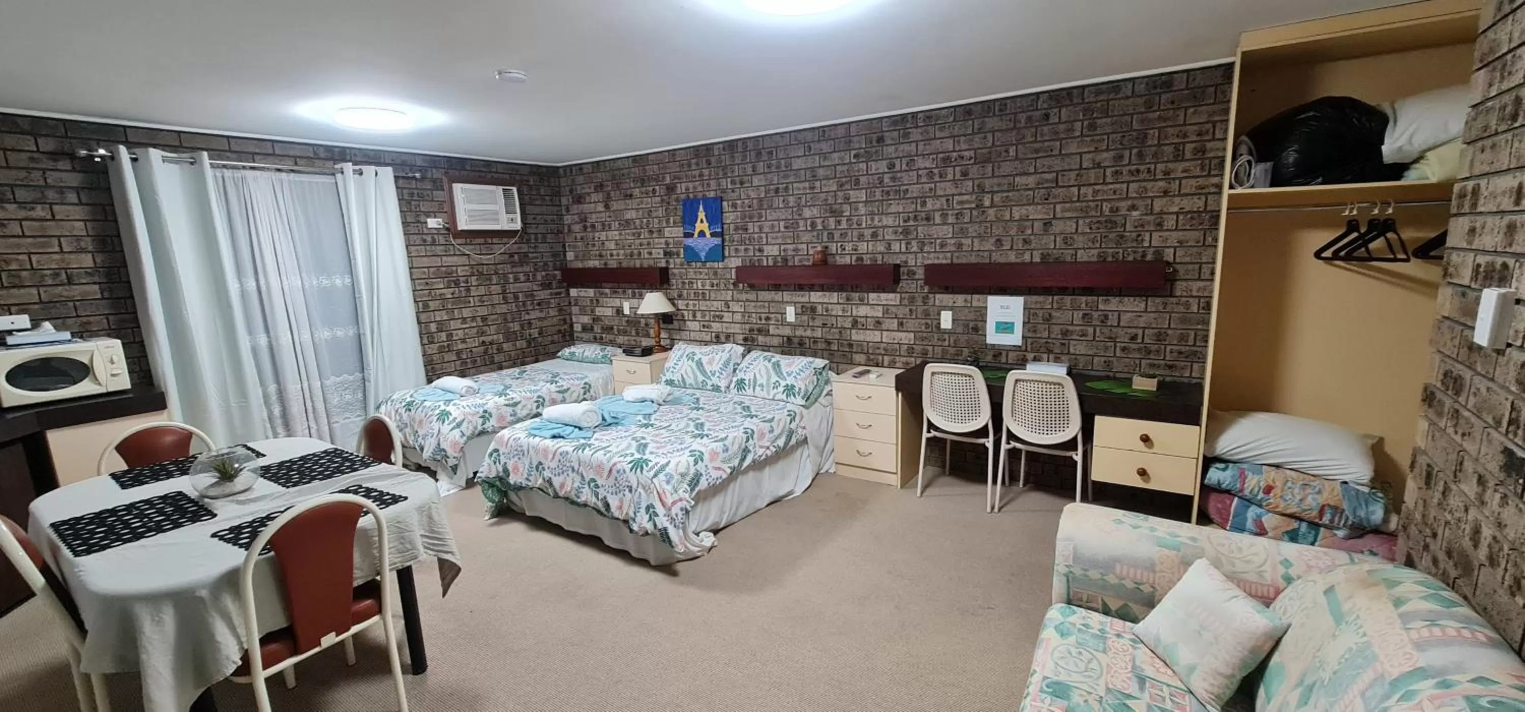 Family Twin Room - Ground Floor in The SIM - Sussex Inlet Motel