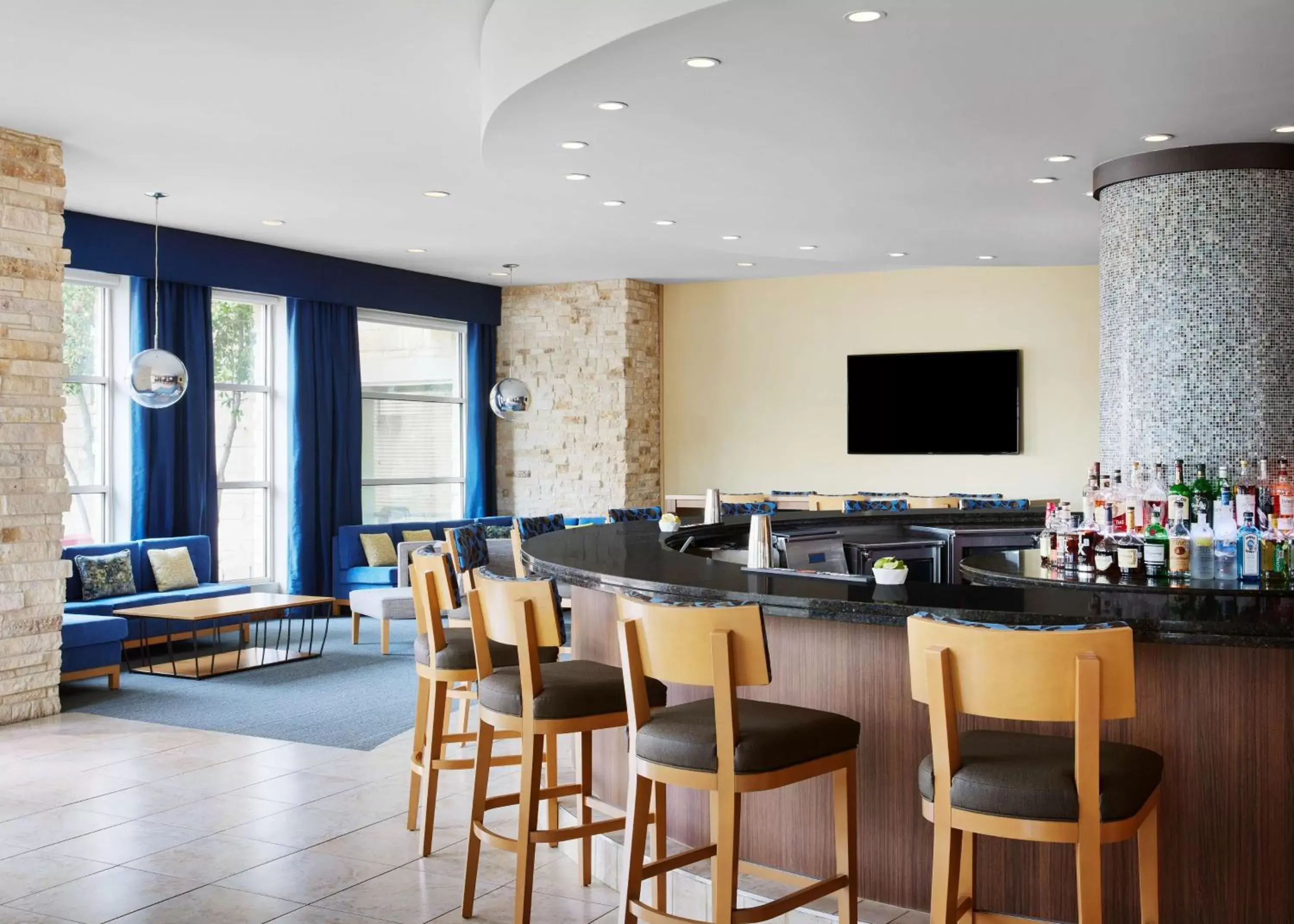 Lounge or bar, Restaurant/Places to Eat in Hilton Garden Inn Dallas Richardson