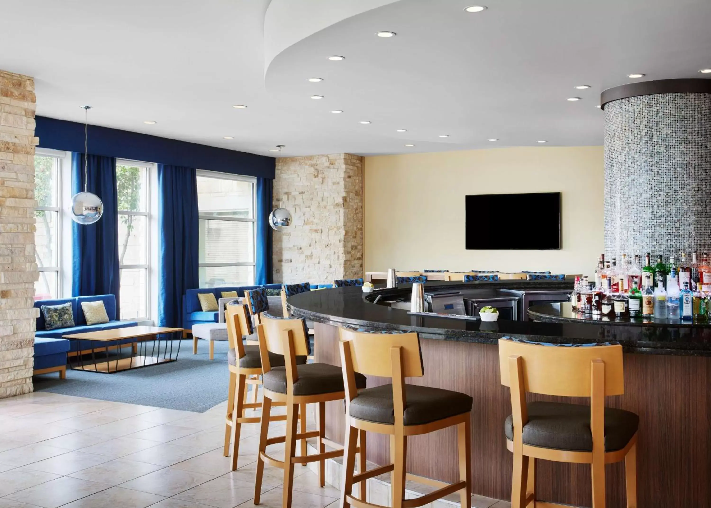 Lounge or bar in Hilton Garden Inn Dallas Richardson Lounge or bar in Hilton Garden Inn Dallas Richardson