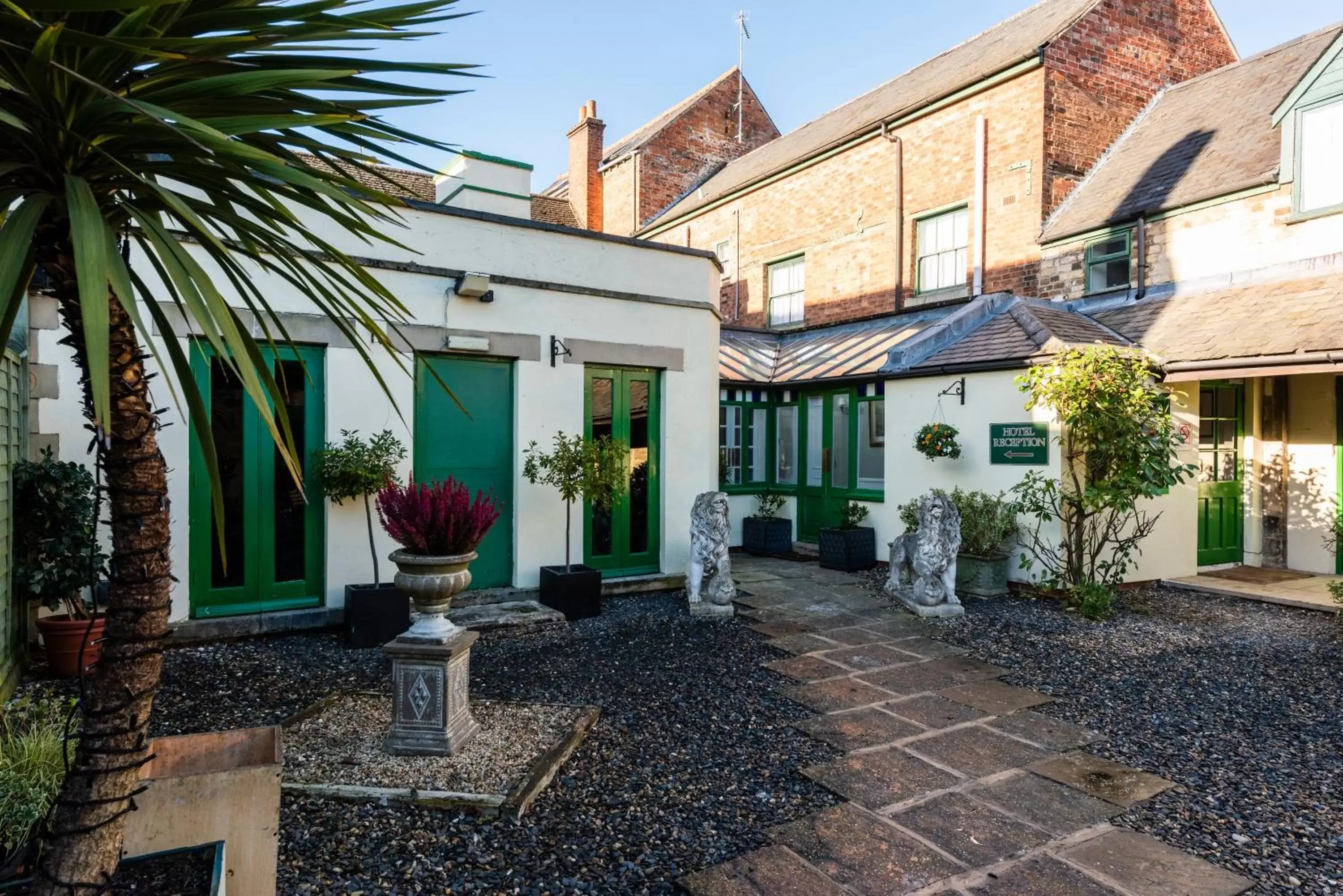 Garden, Property Building in The Whipper-In Hotel