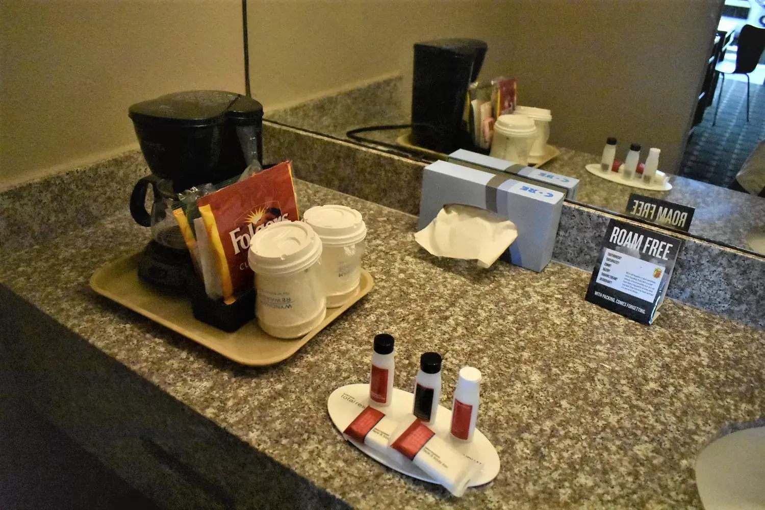 Coffee/tea facilities in Super 8 by Wyndham Ocala I-75