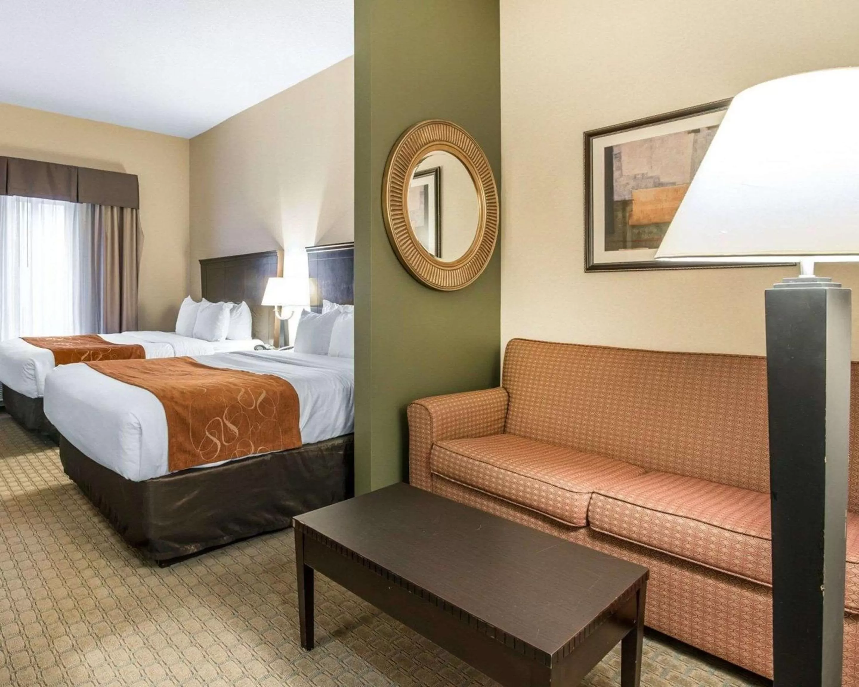 Photo of the whole room in University Inn Vestal